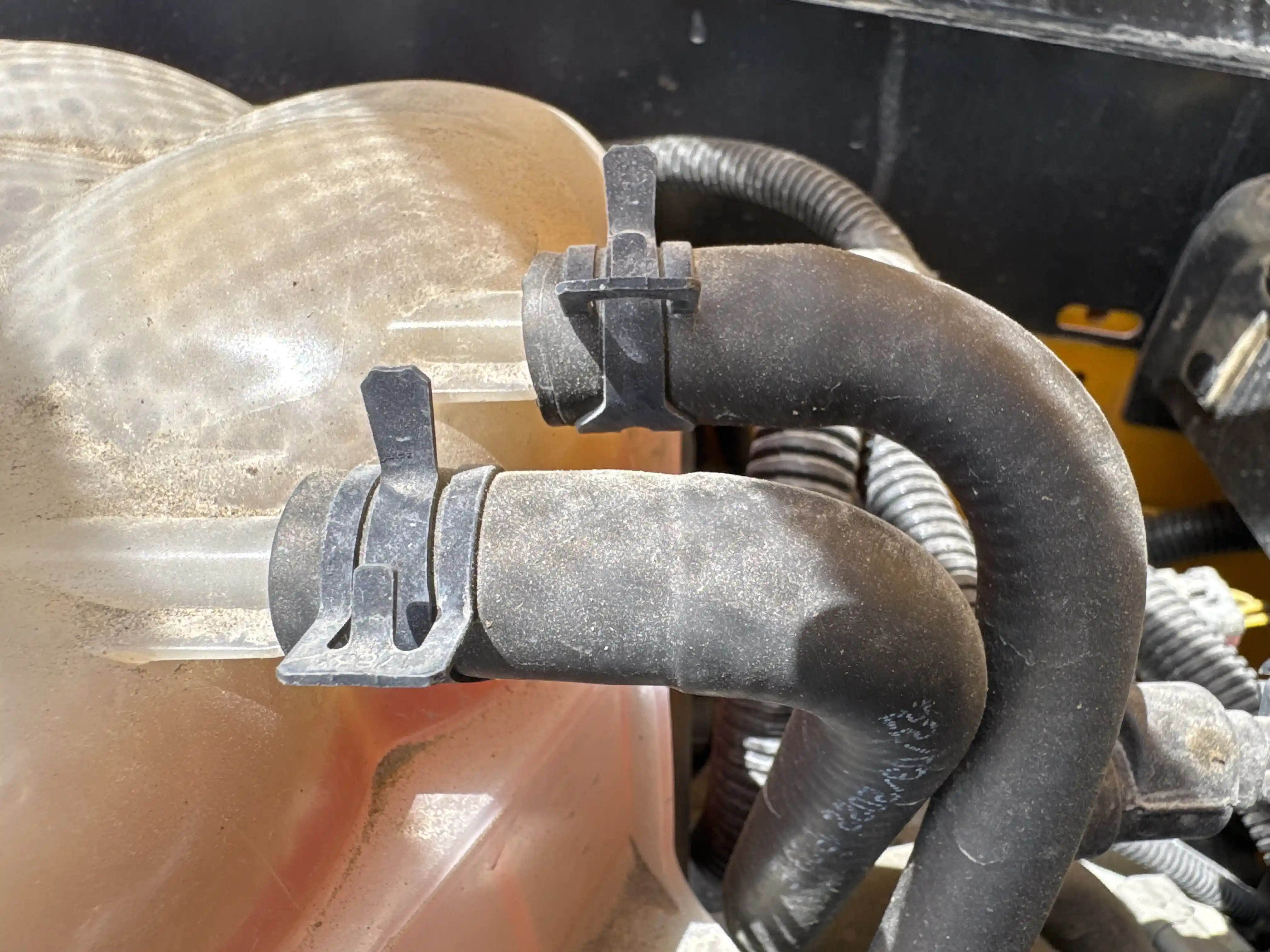 THM-001-JCB-540-170-telehandler-inspection-engine-hoses-5