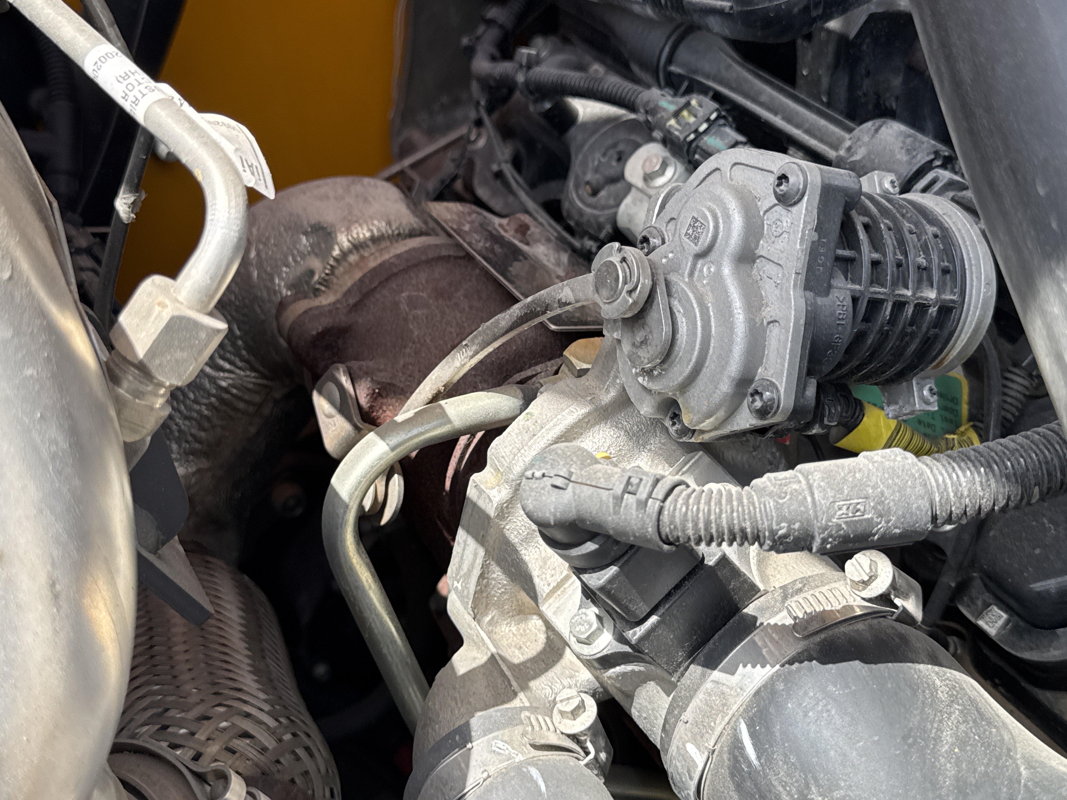 THM-001-JCB-540-170-telehandler-inspection-engine-turbo-2