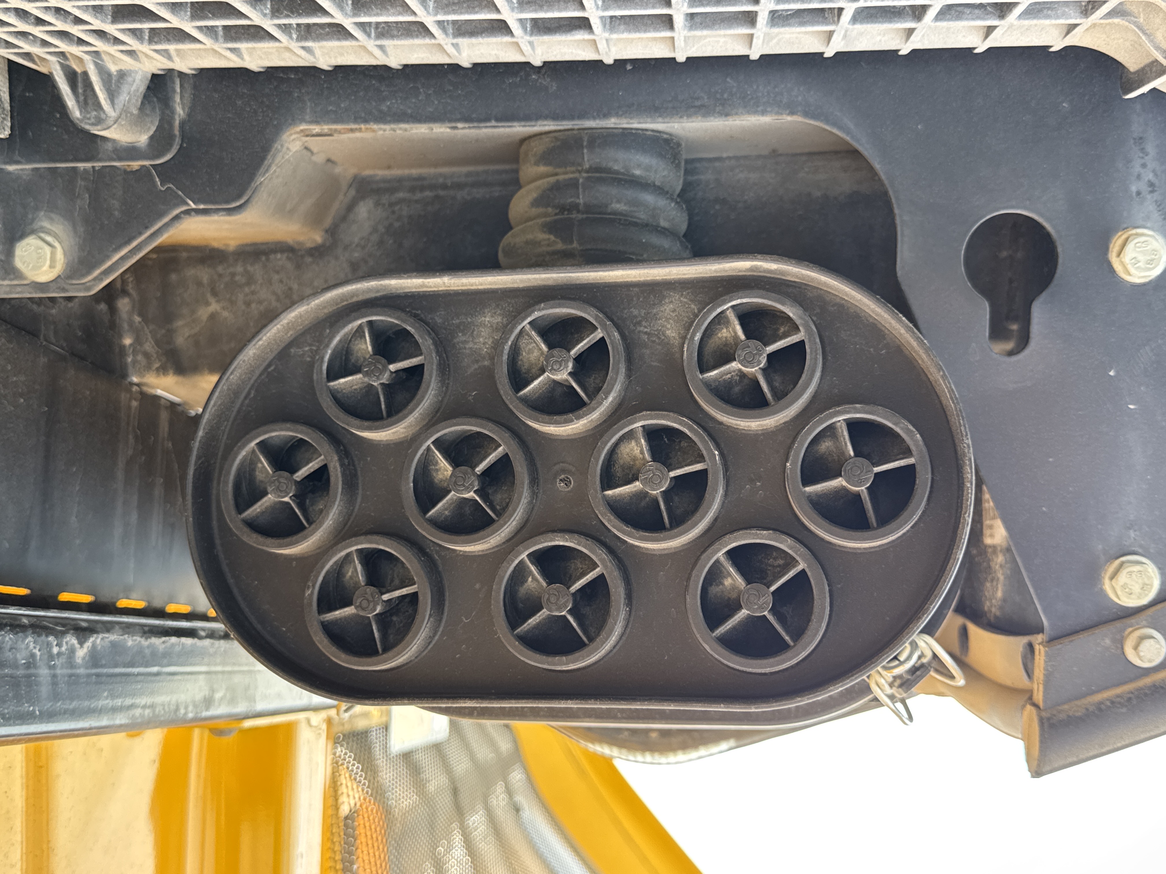 THM-001-JCB-540-170-telehandler-inspection-engine-air-intake-system-1