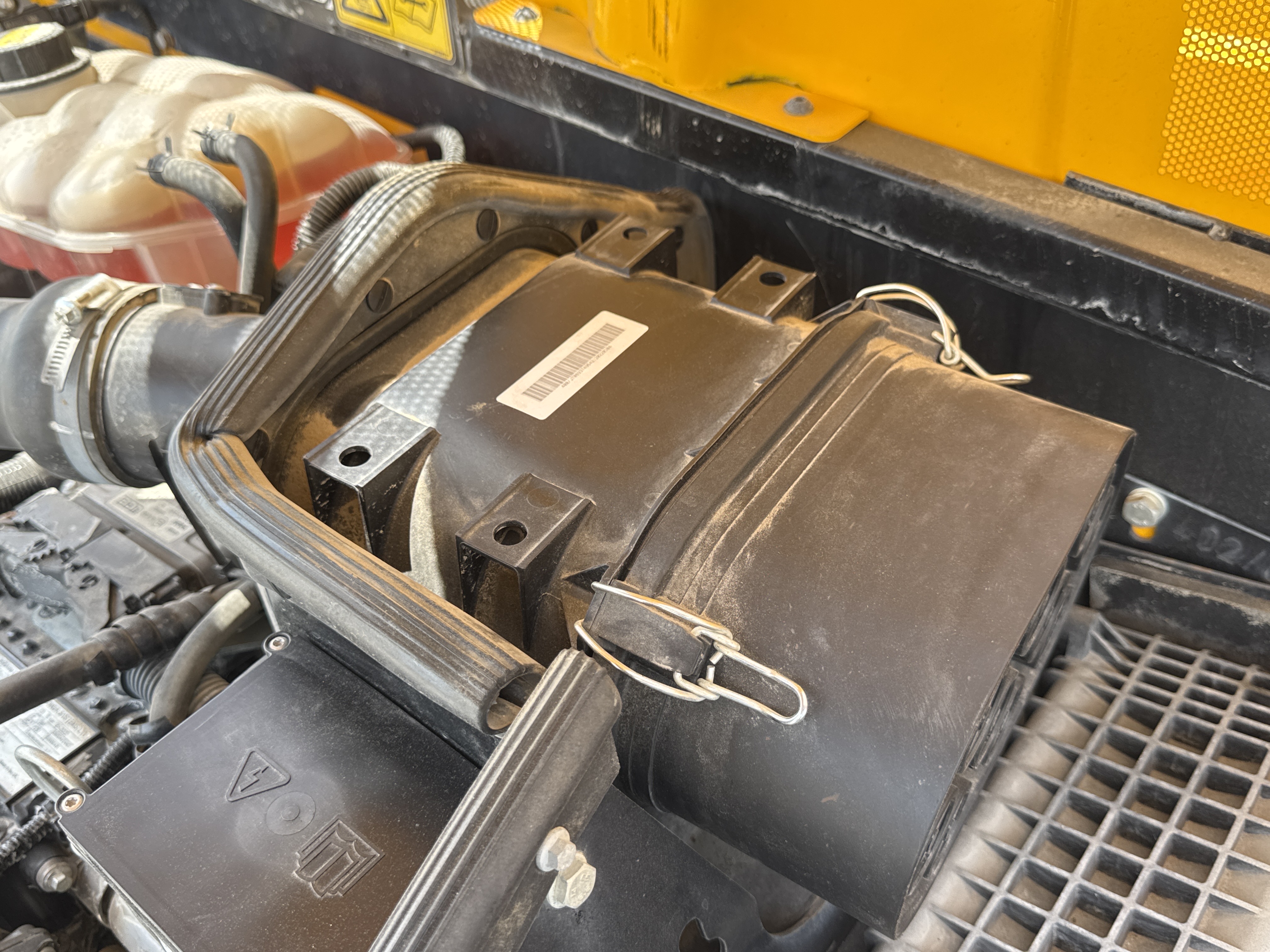 THM-001-JCB-540-170-telehandler-inspection-engine-air-intake-system-2