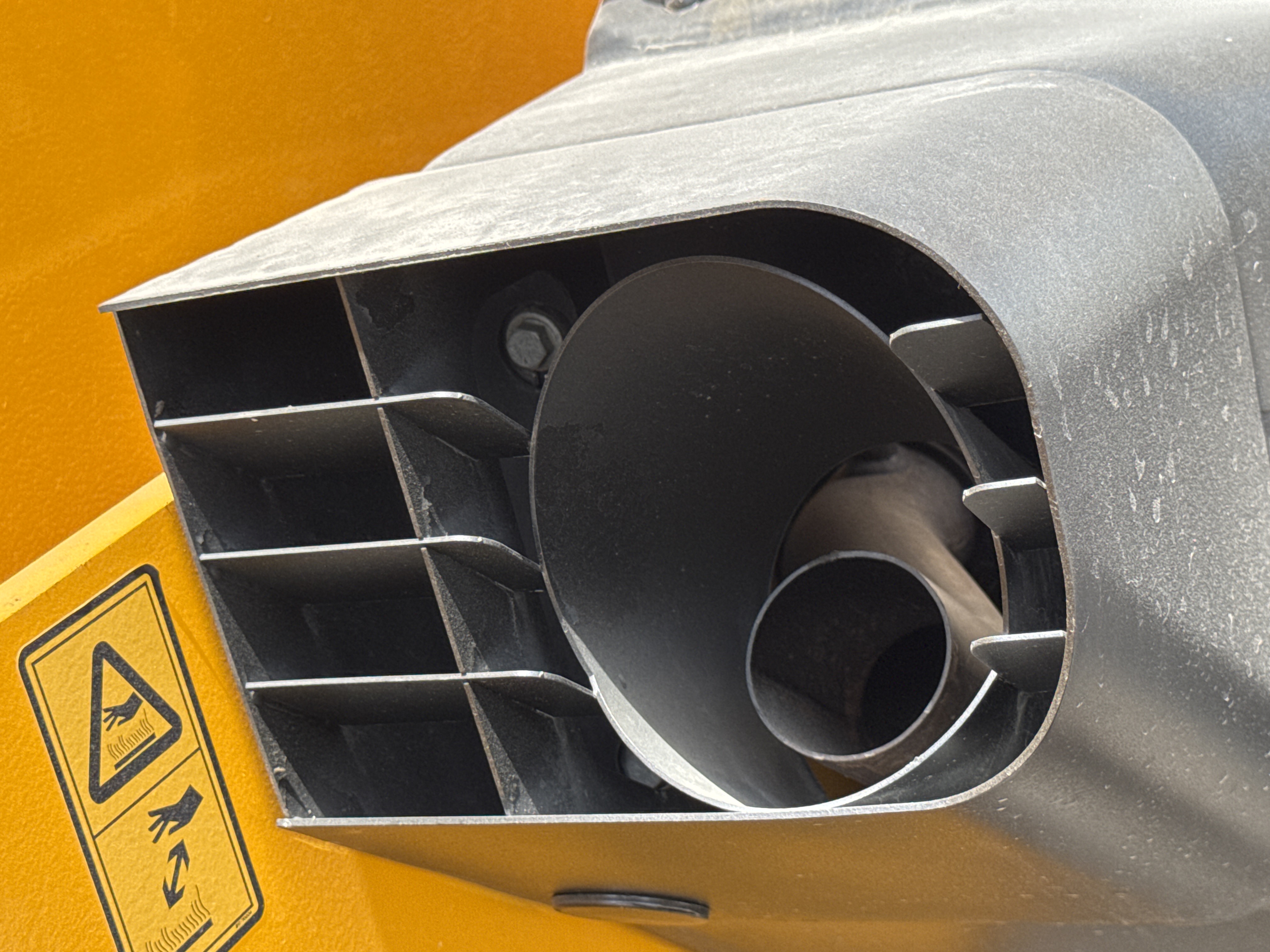 THM-001-JCB-540-170-telehandler-inspection-engine-exhaust-system-4