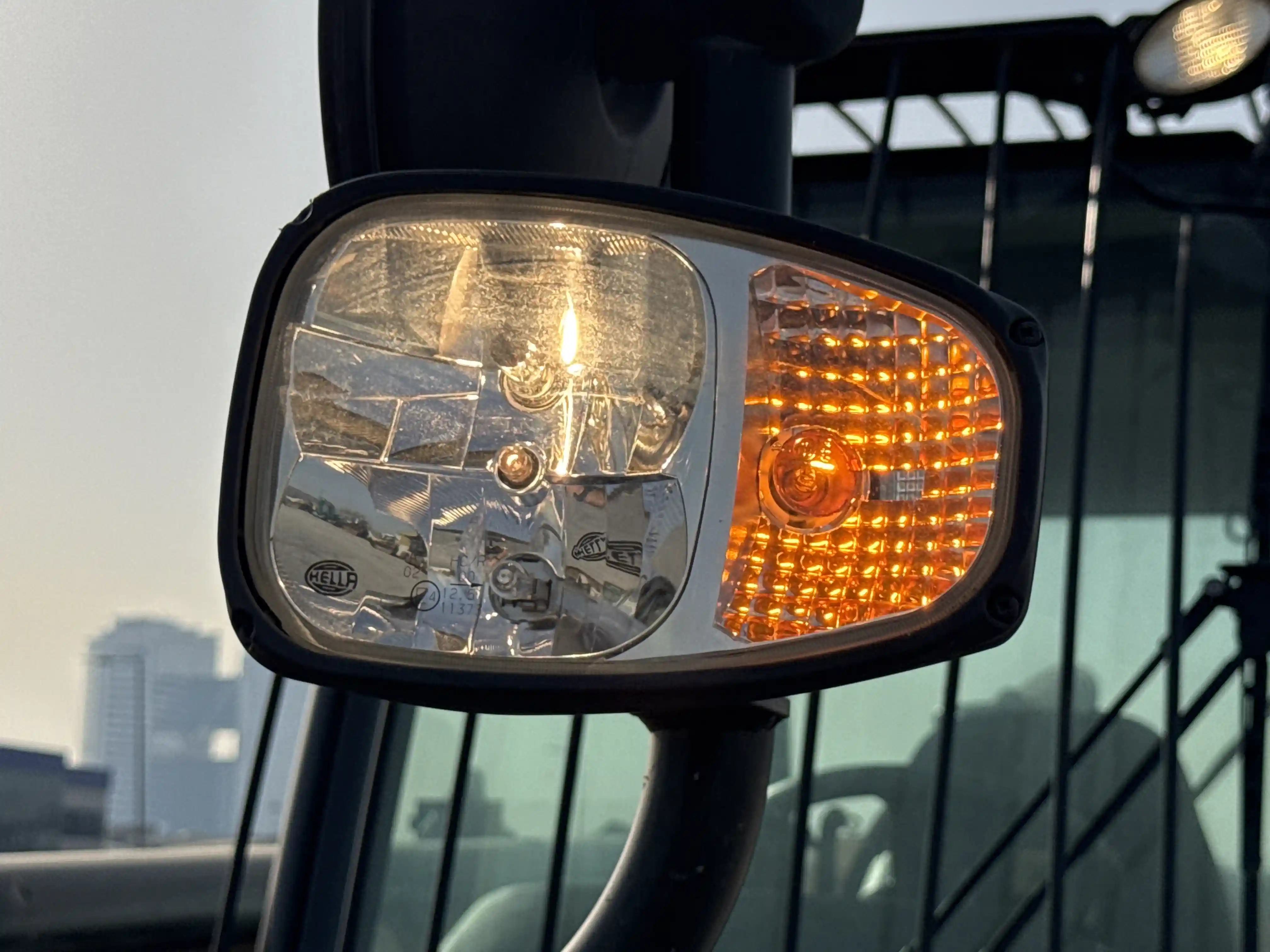 THM-001-JCB-540-170-telehandler-inspection-electronics-lights-and-signals-3