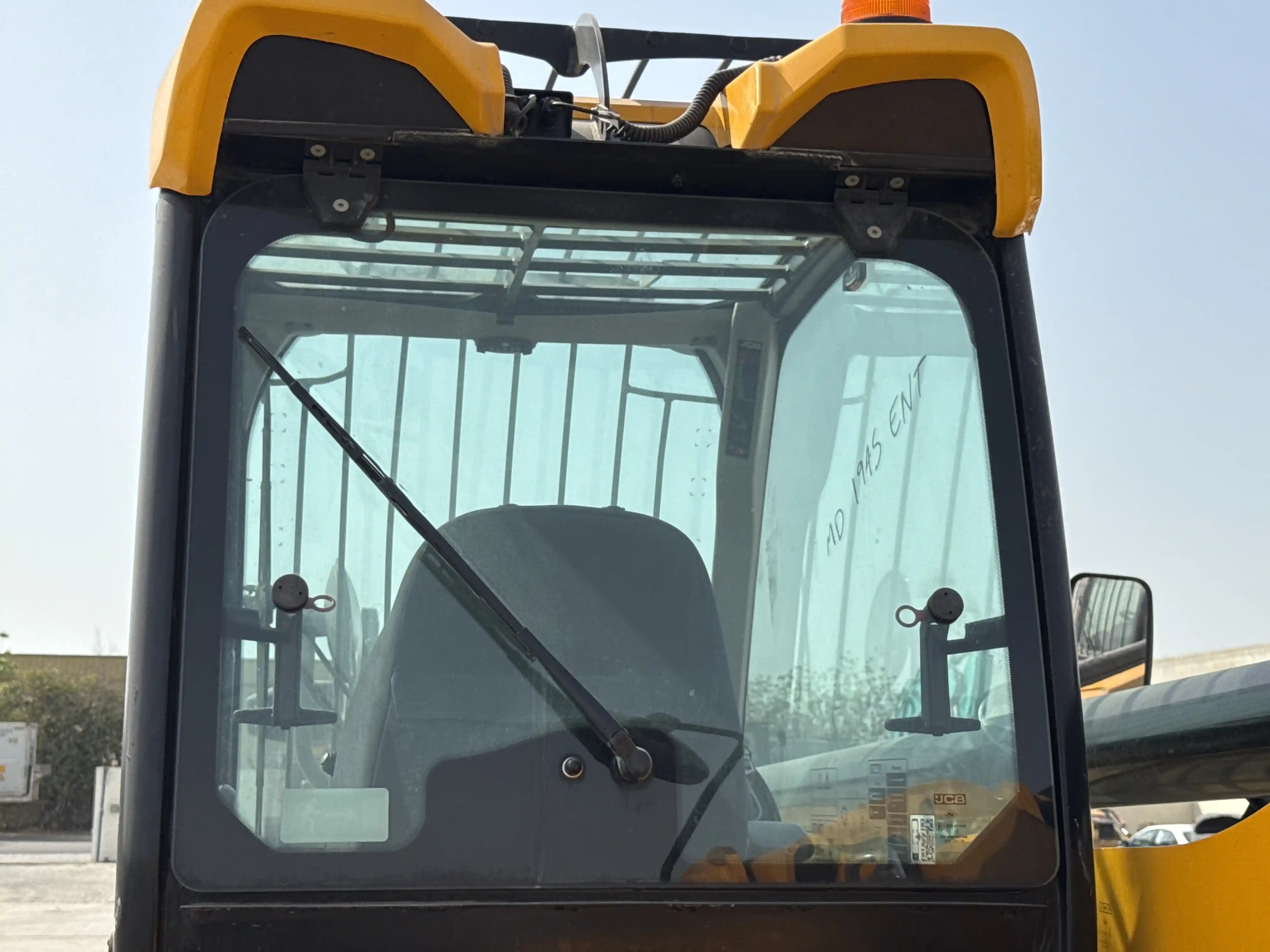 THM-001-JCB-540-170-telehandler-inspection-safety-glass-1
