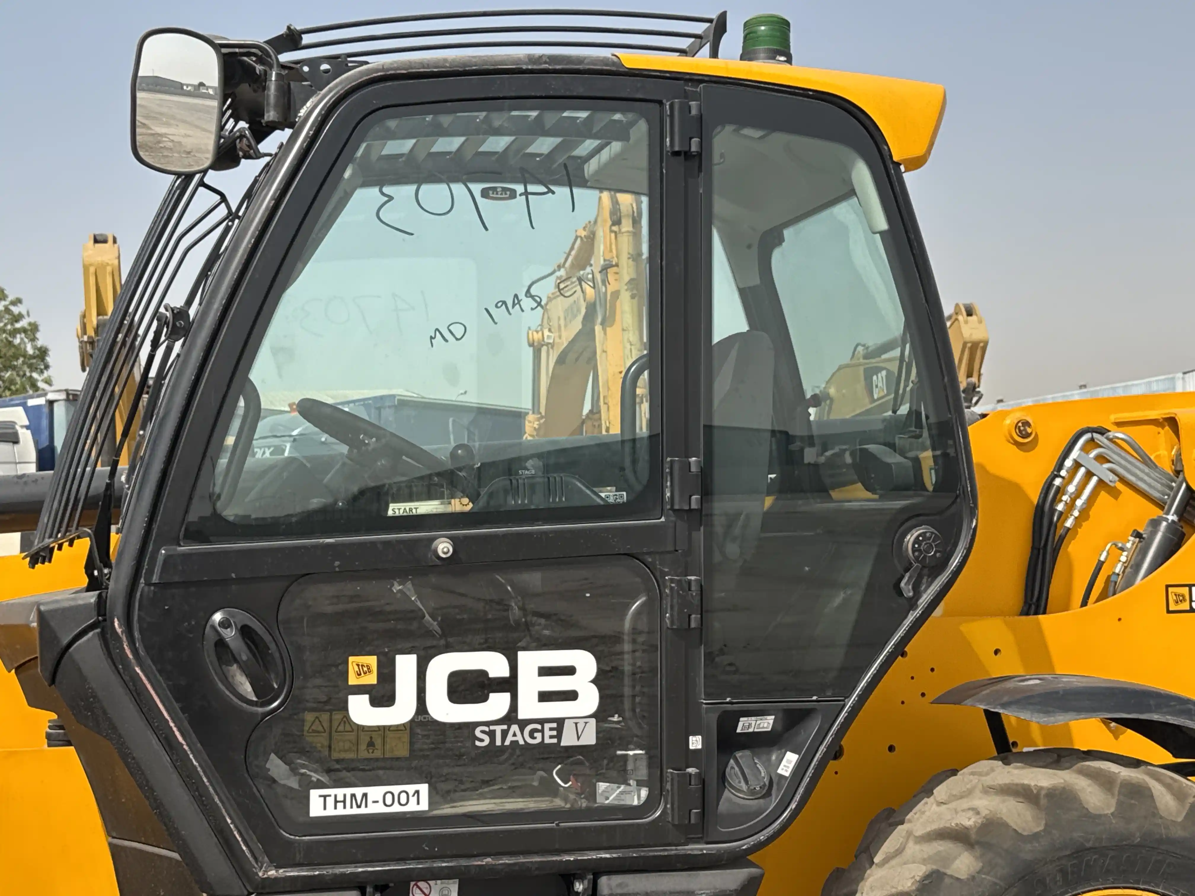 THM-001-JCB-540-170-telehandler-inspection-safety-glass-2