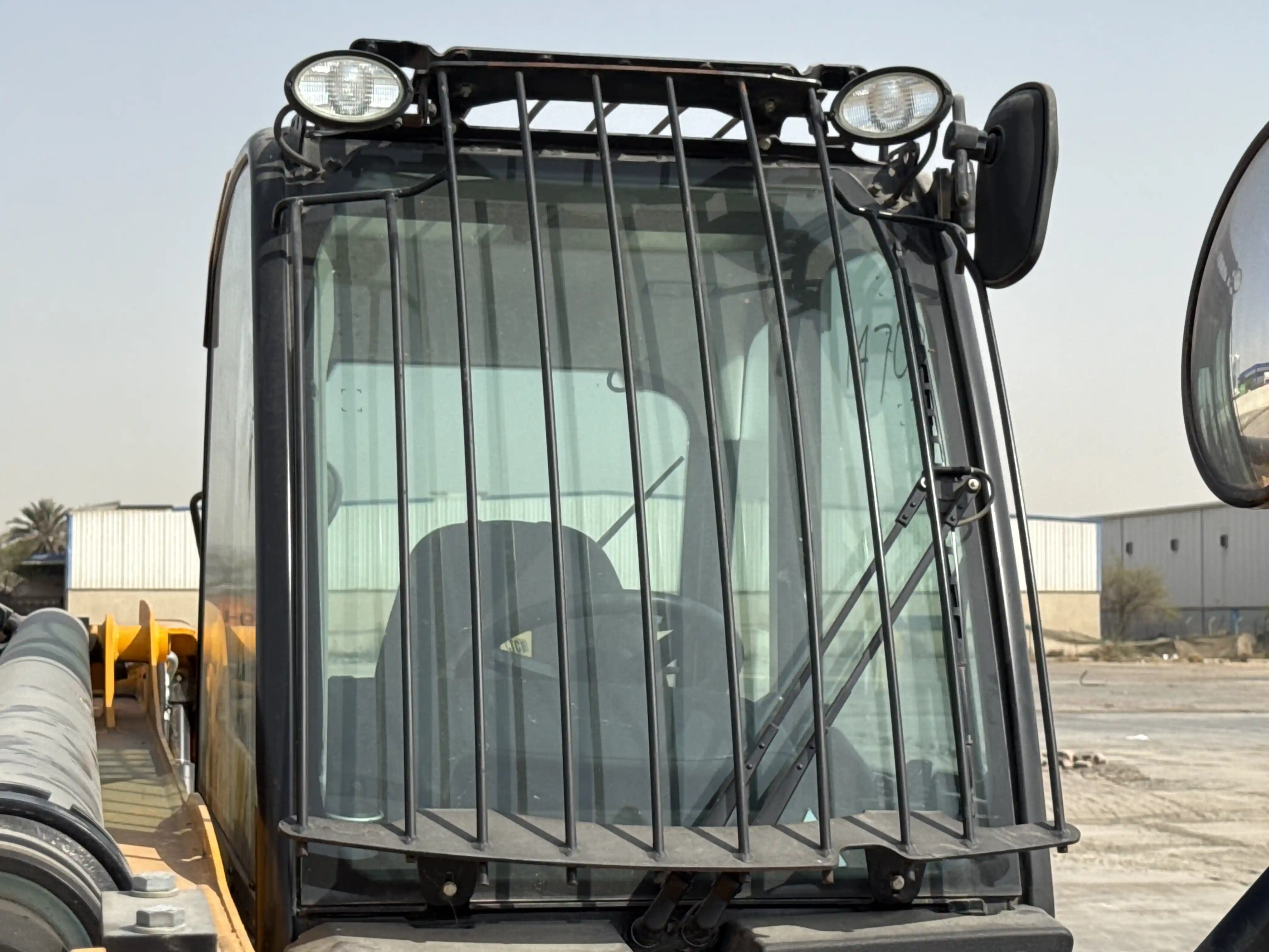 THM-001-JCB-540-170-telehandler-inspection-safety-glass-3