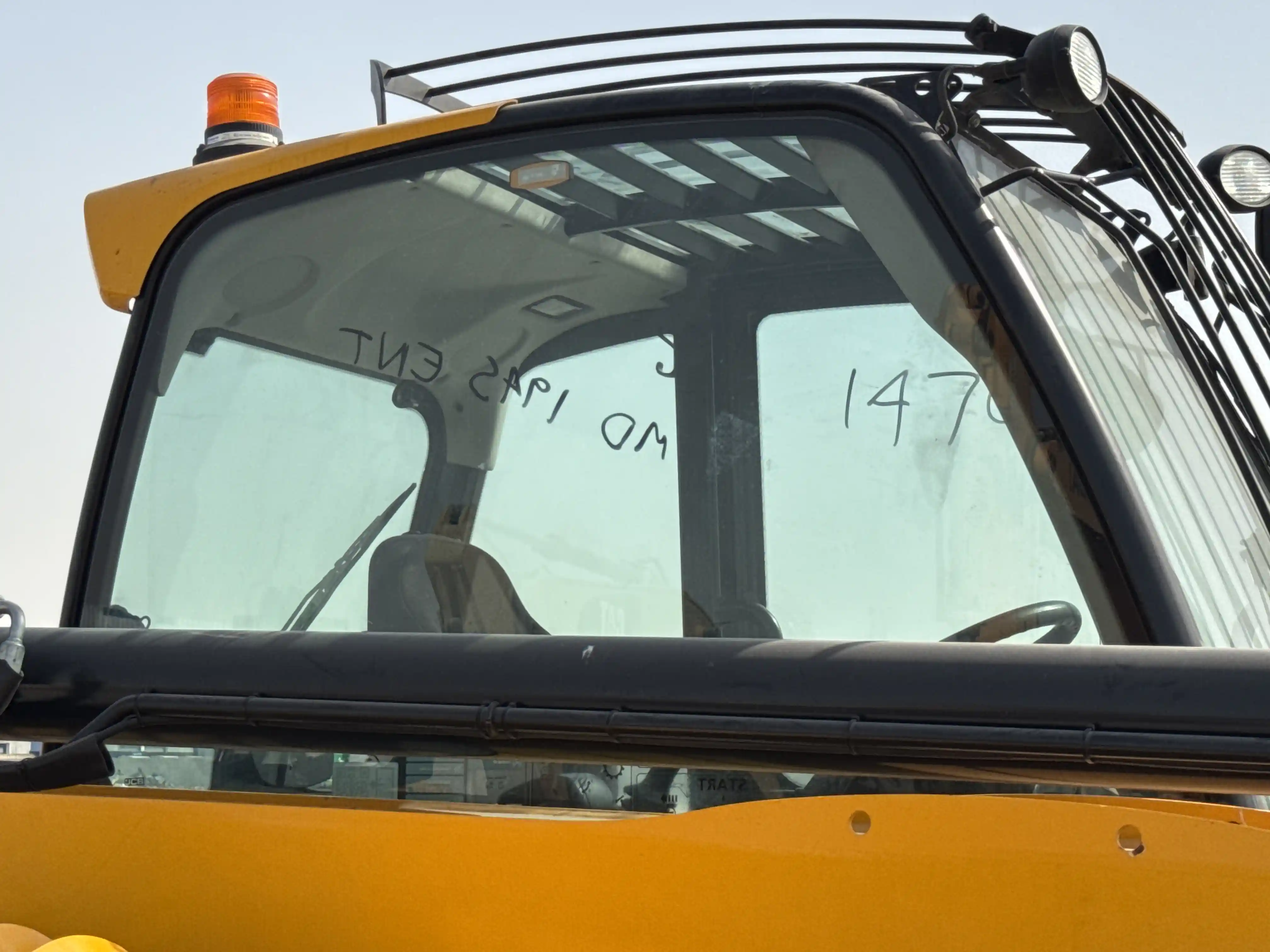 THM-001-JCB-540-170-telehandler-inspection-safety-glass-4
