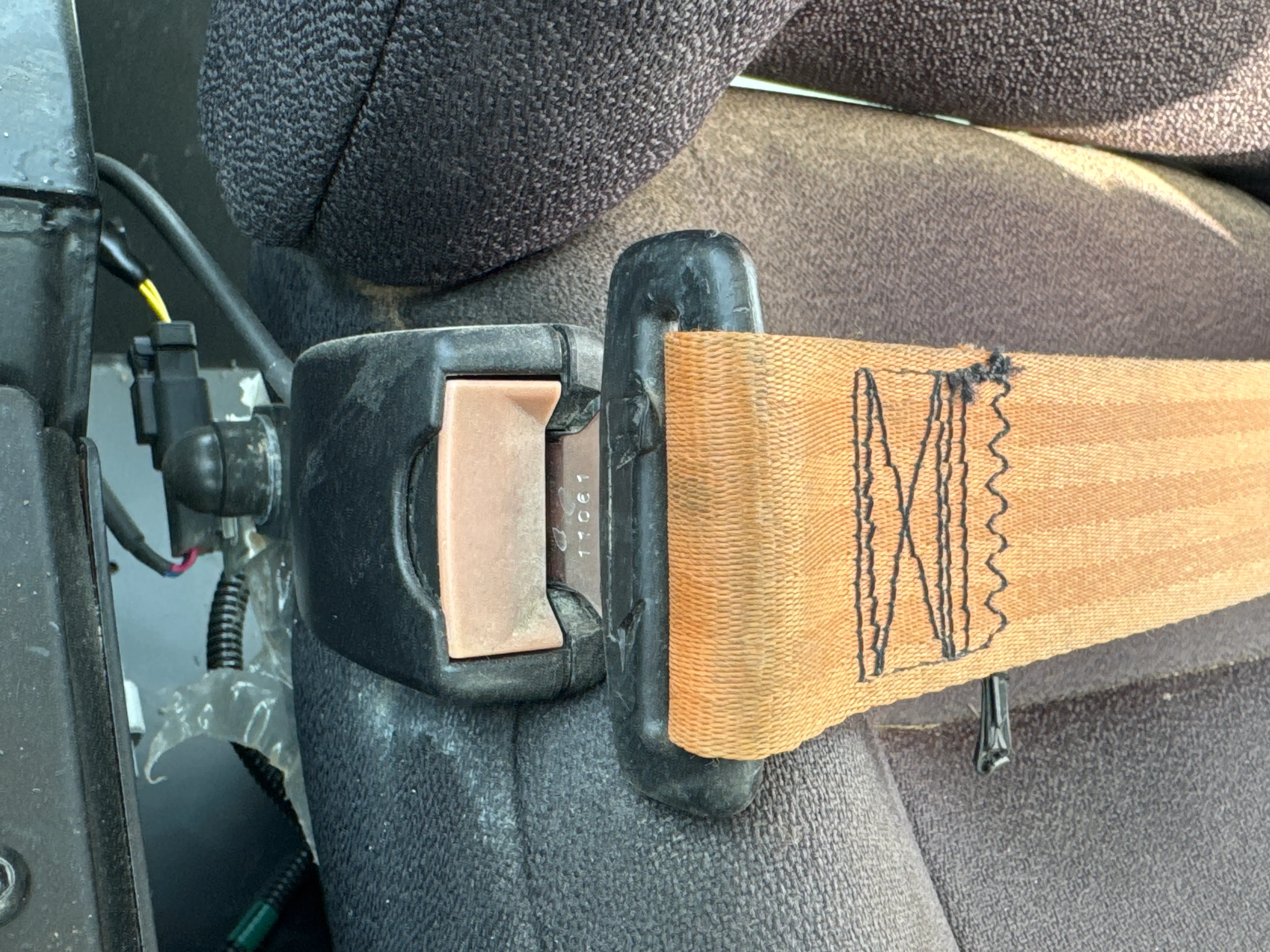 THM-001-JCB-540-170-telehandler-inspection-safety-seat-belts-2