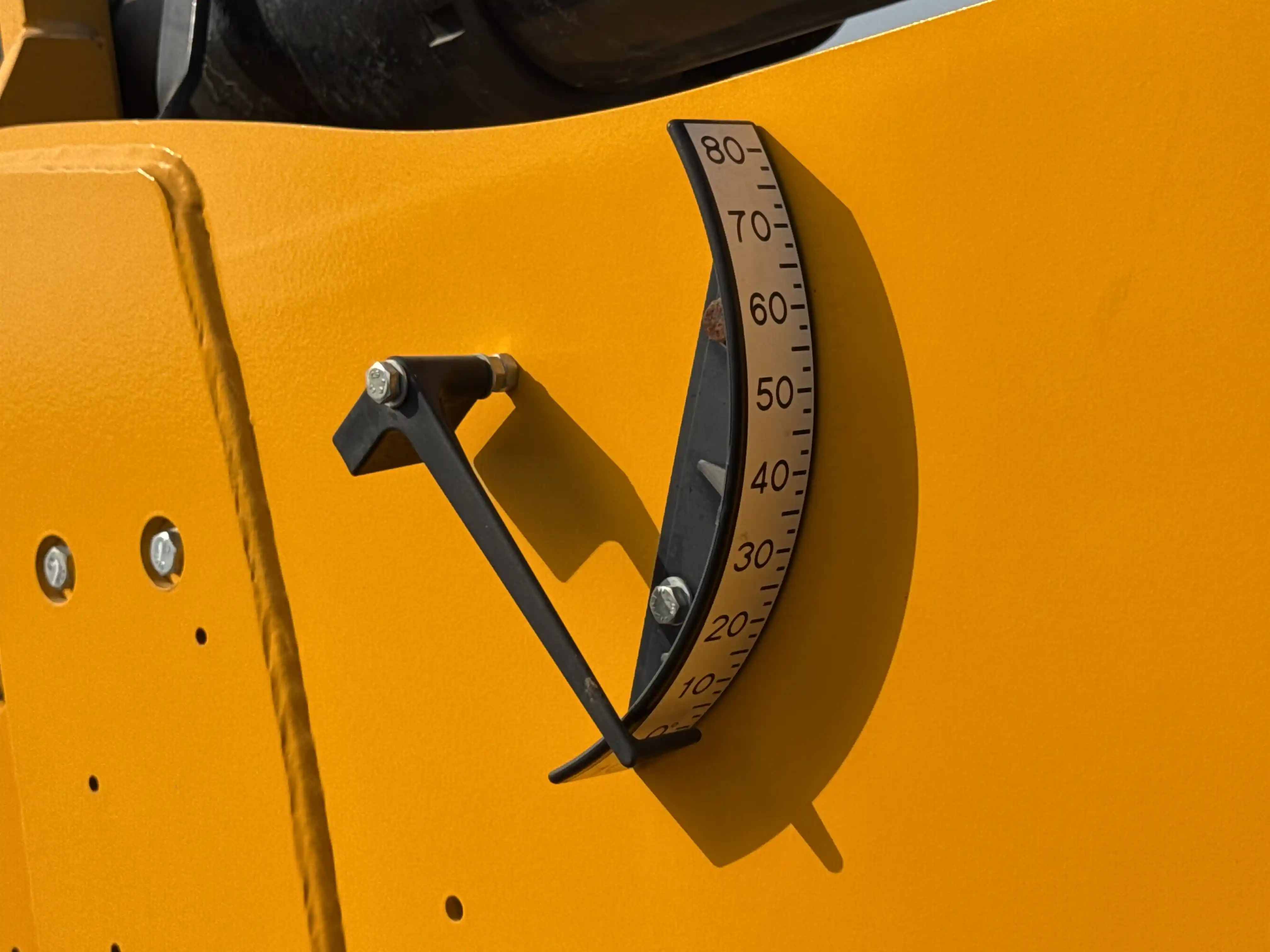 THM-001-JCB-540-170-telehandler-inspection-safety-boom-angle-indicator