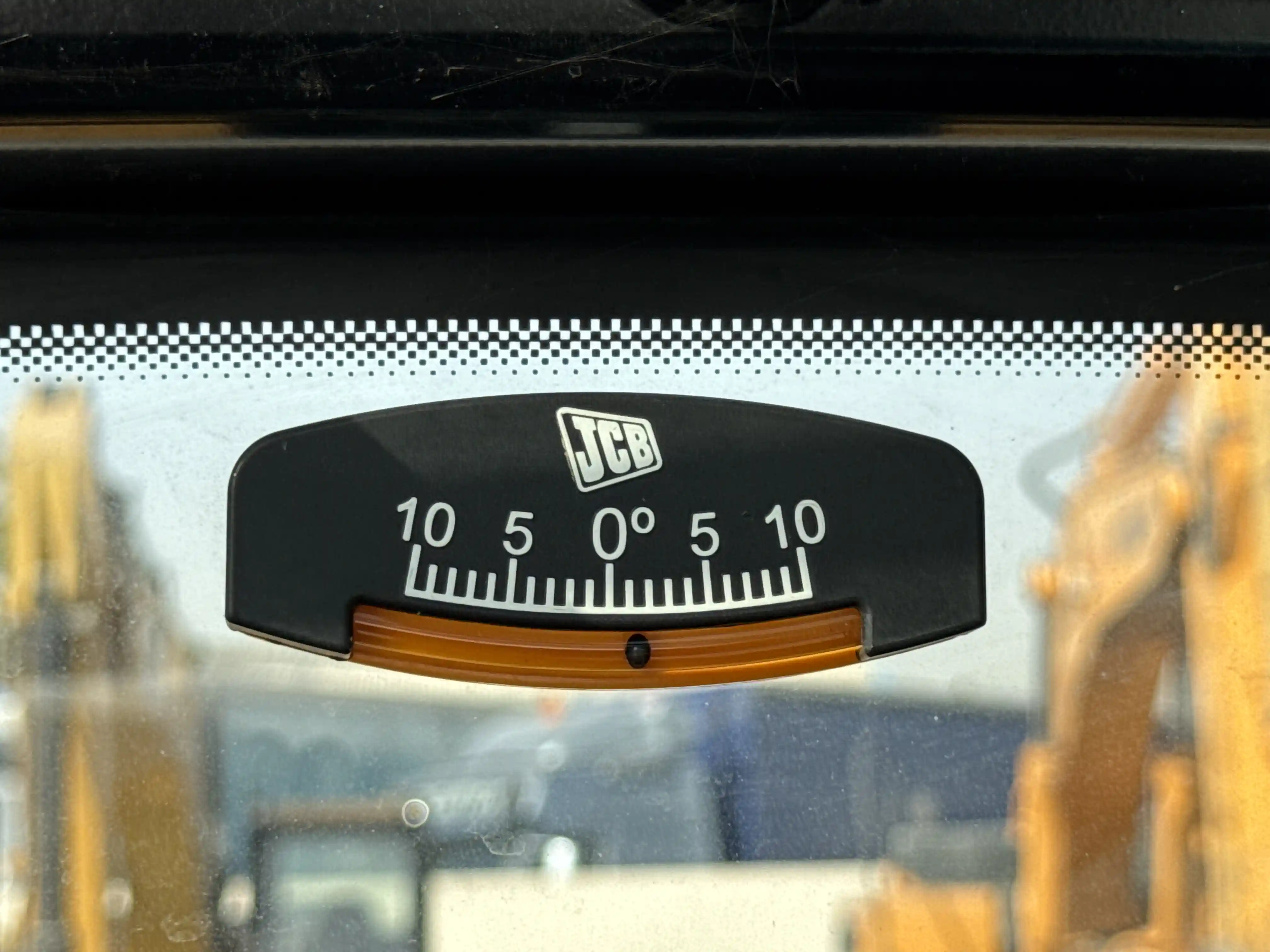 THM-001-JCB-540-170-telehandler-inspection-safety-frame-level-indicator-1