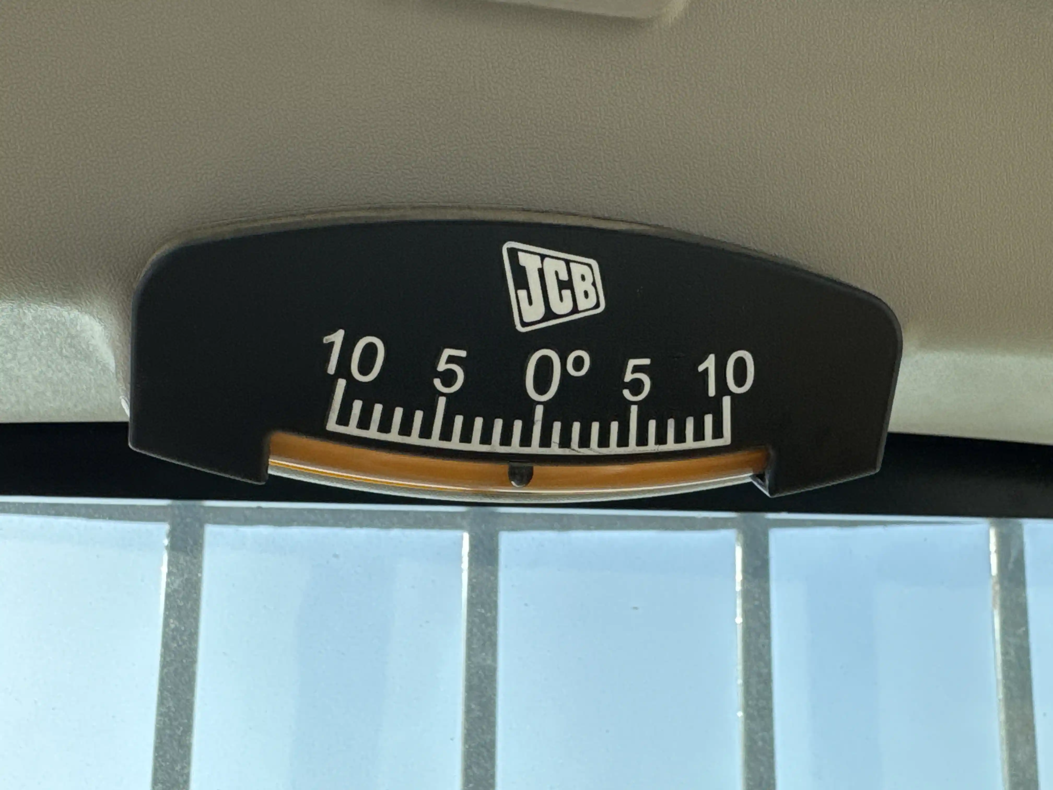 THM-001-JCB-540-170-telehandler-inspection-safety-frame-level-indicator-2