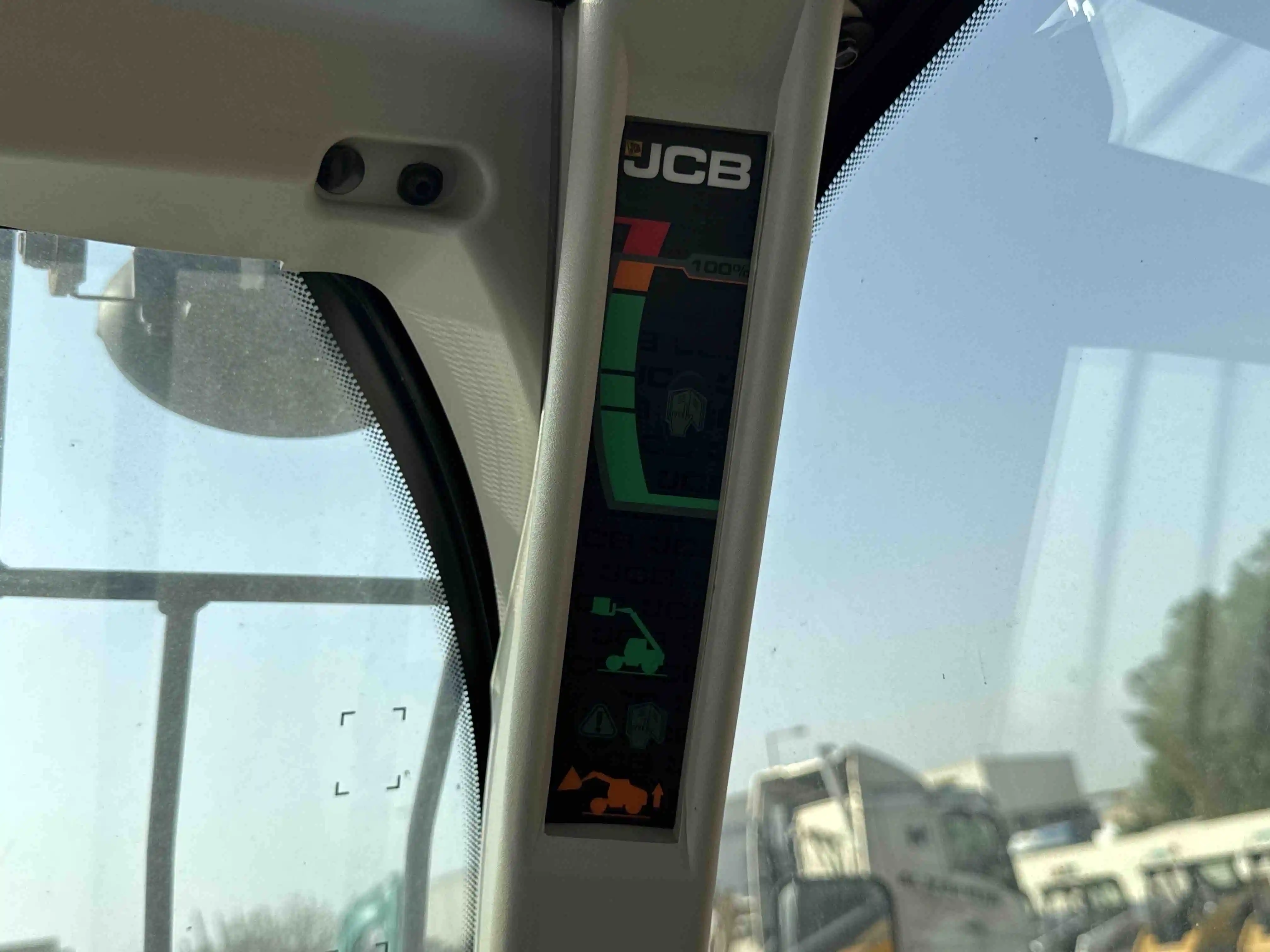 THM-001-JCB-540-170-telehandler-inspection-safety-load-moment-indicator-1