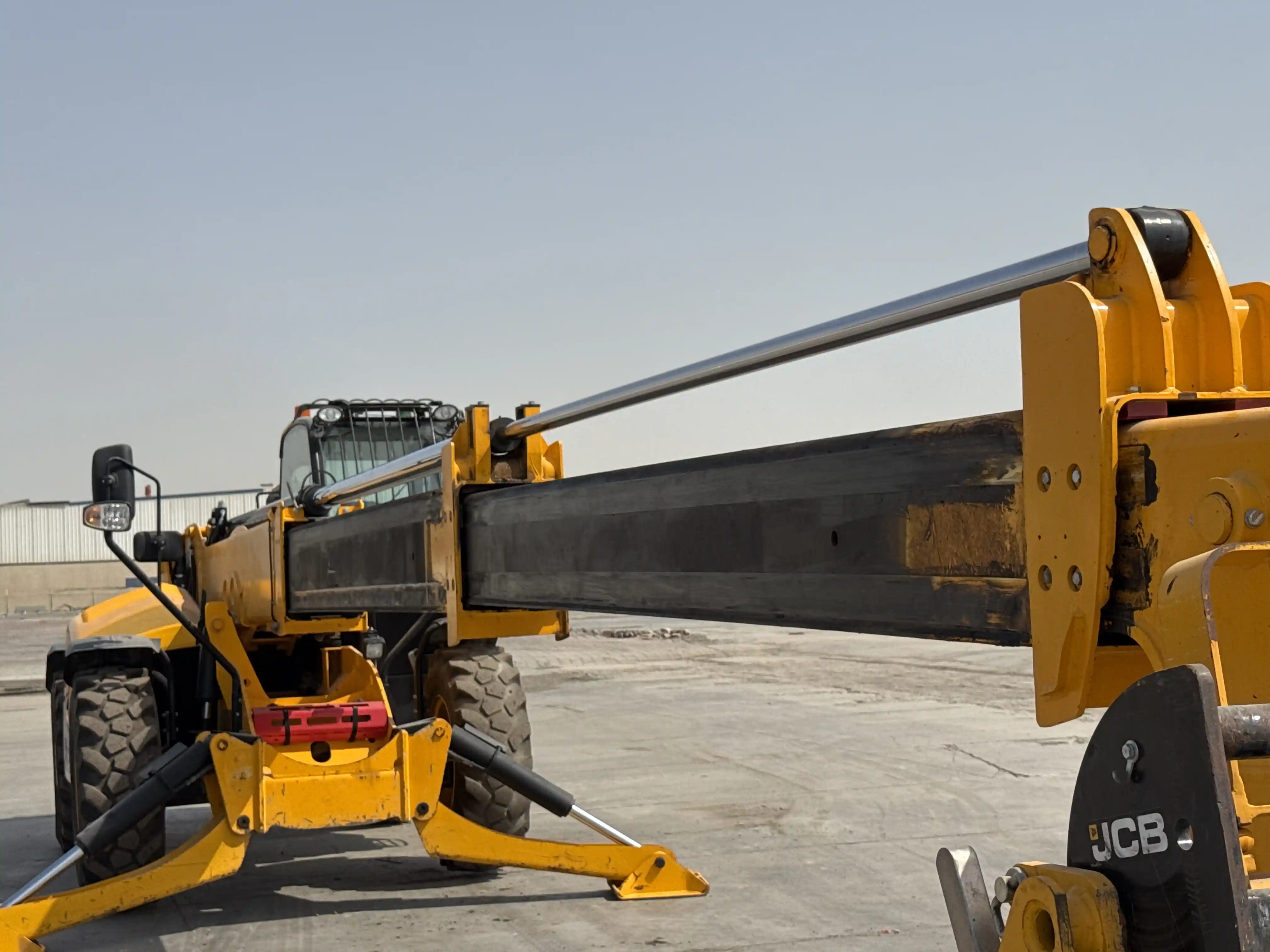 THM-001-JCB-540-170-telehandler-inspection-chassis-telescopic-boom-2