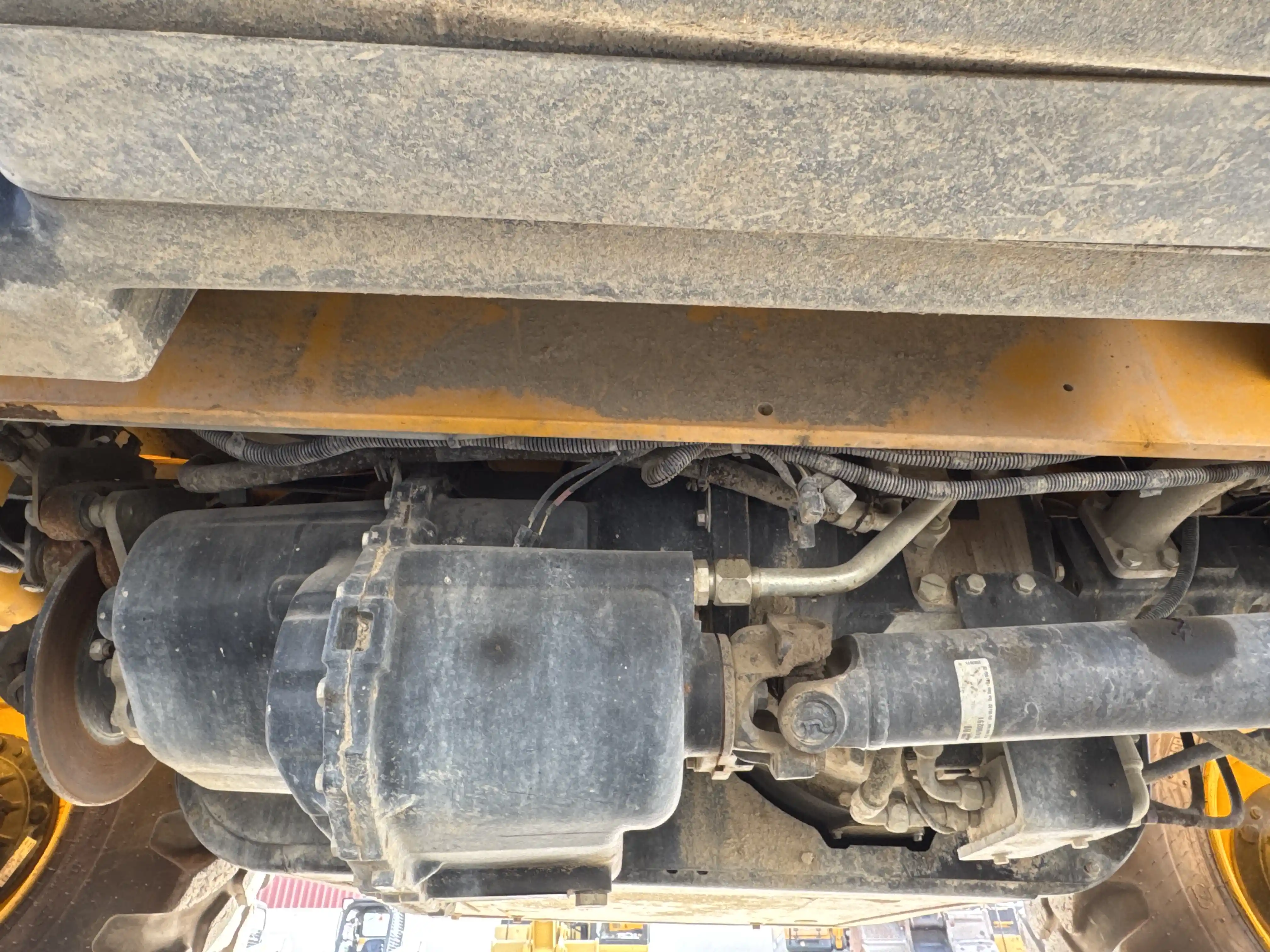 THM-001-JCB-540-170-telehandler-inspection-Drive-system-Transmission-case-1