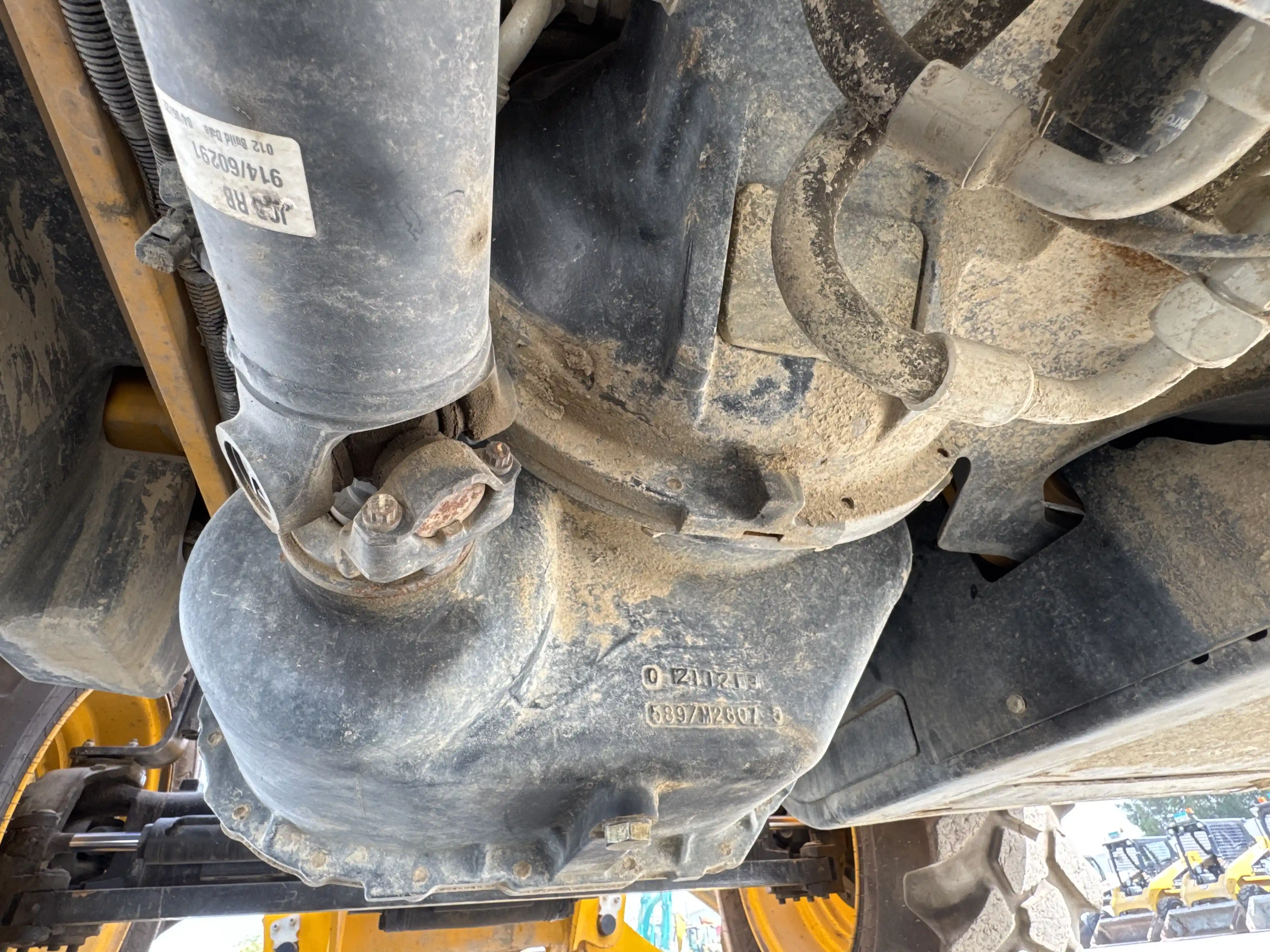 THM-001-JCB-540-170-telehandler-inspection-Drive-system-Transmission-case-2