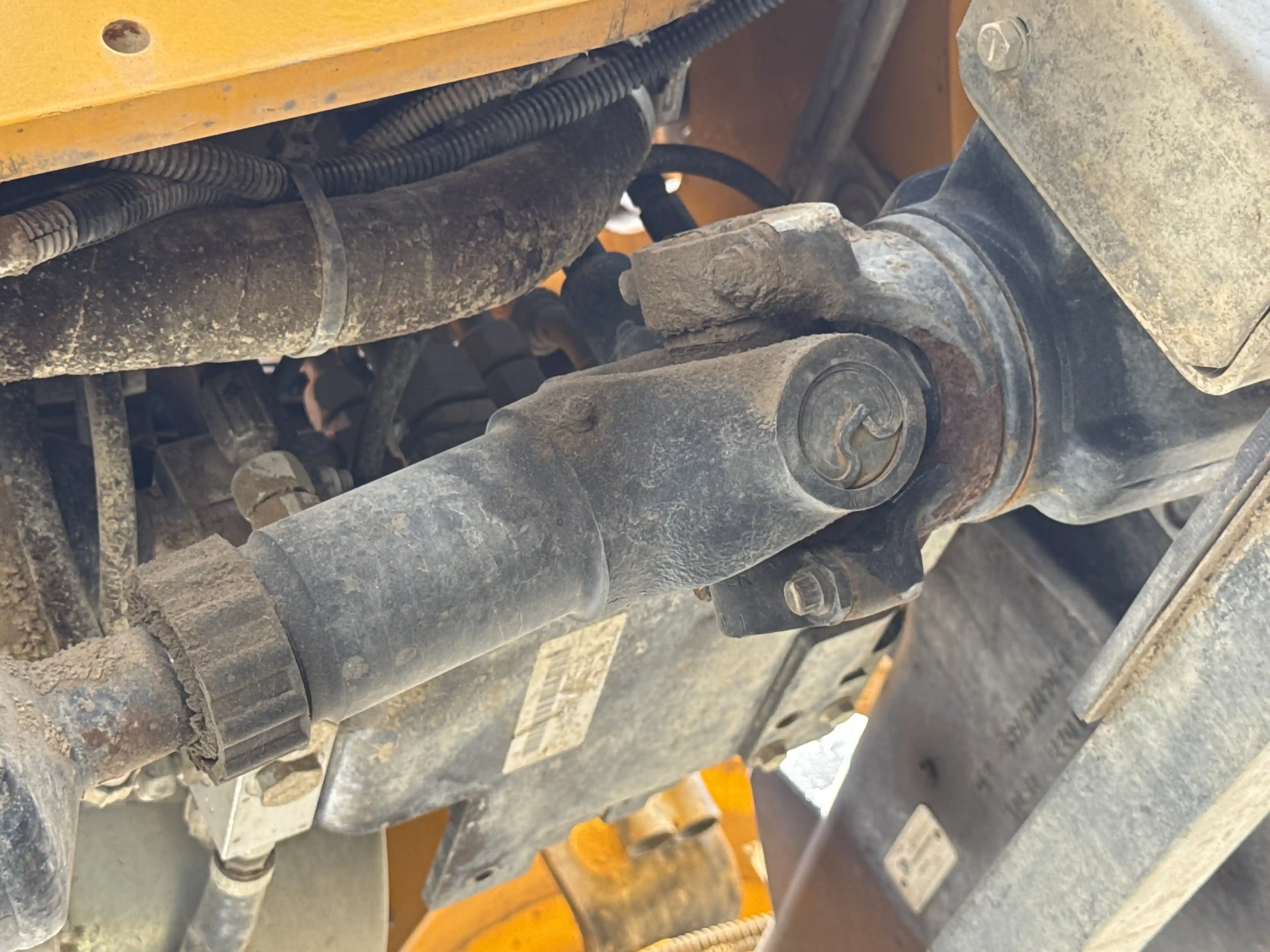 THM-001-JCB-540-170-telehandler-inspection-drive-system-propeller-shaft-2