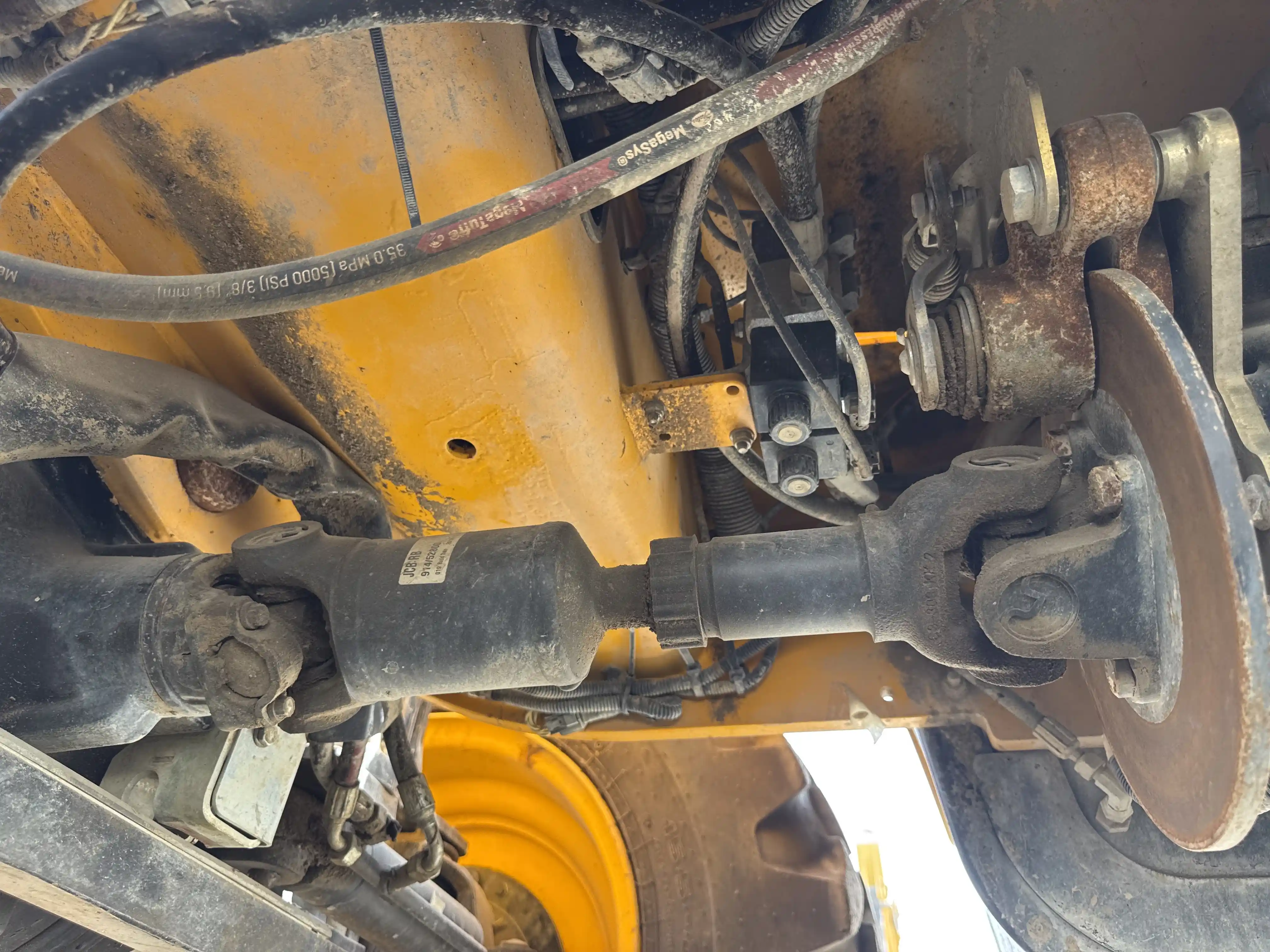 THM-001-JCB-540-170-telehandler-inspection-drive-system-propeller-shaft-3