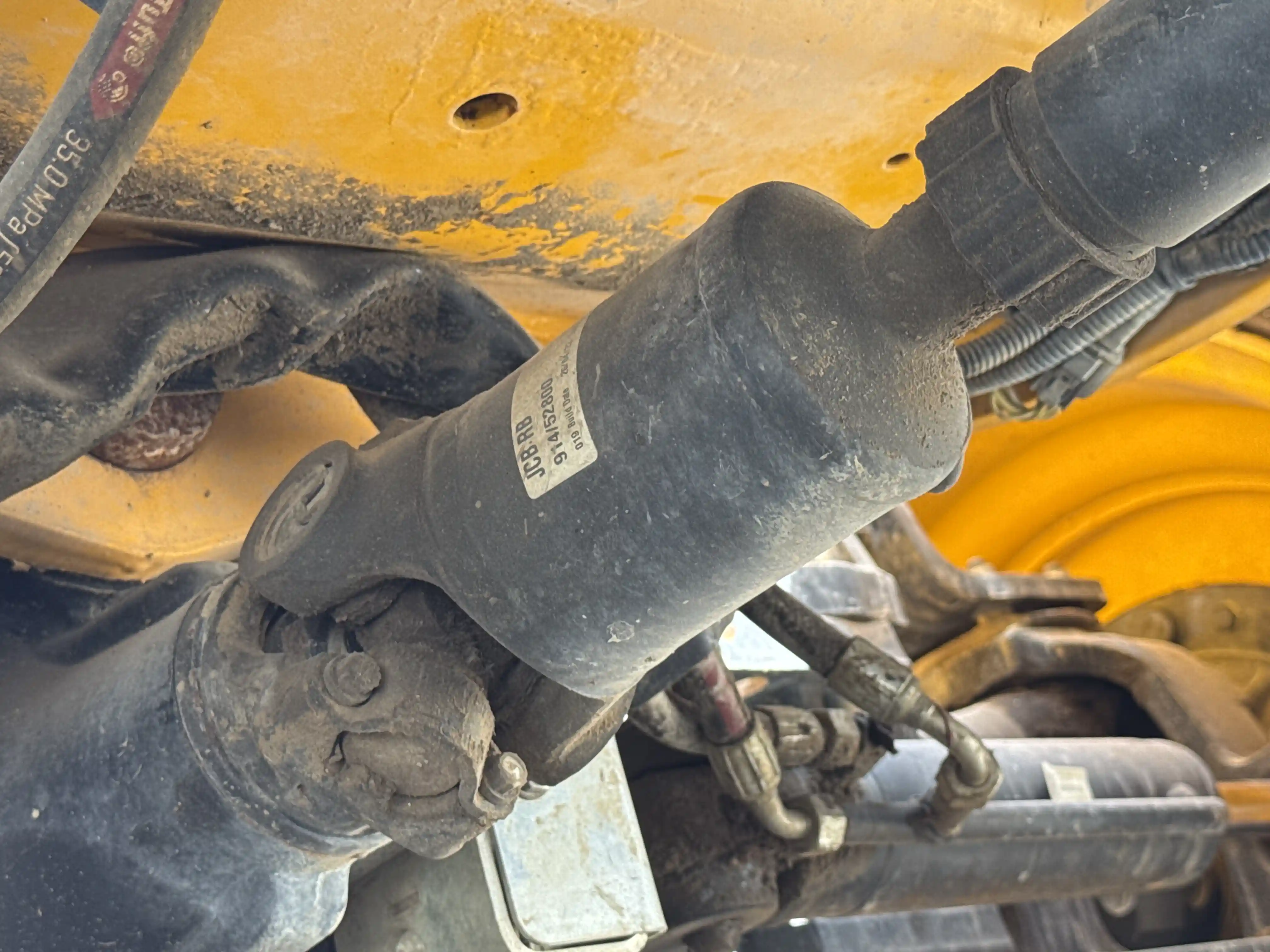 THM-001-JCB-540-170-telehandler-inspection-drive-system-propeller-shaft-4
