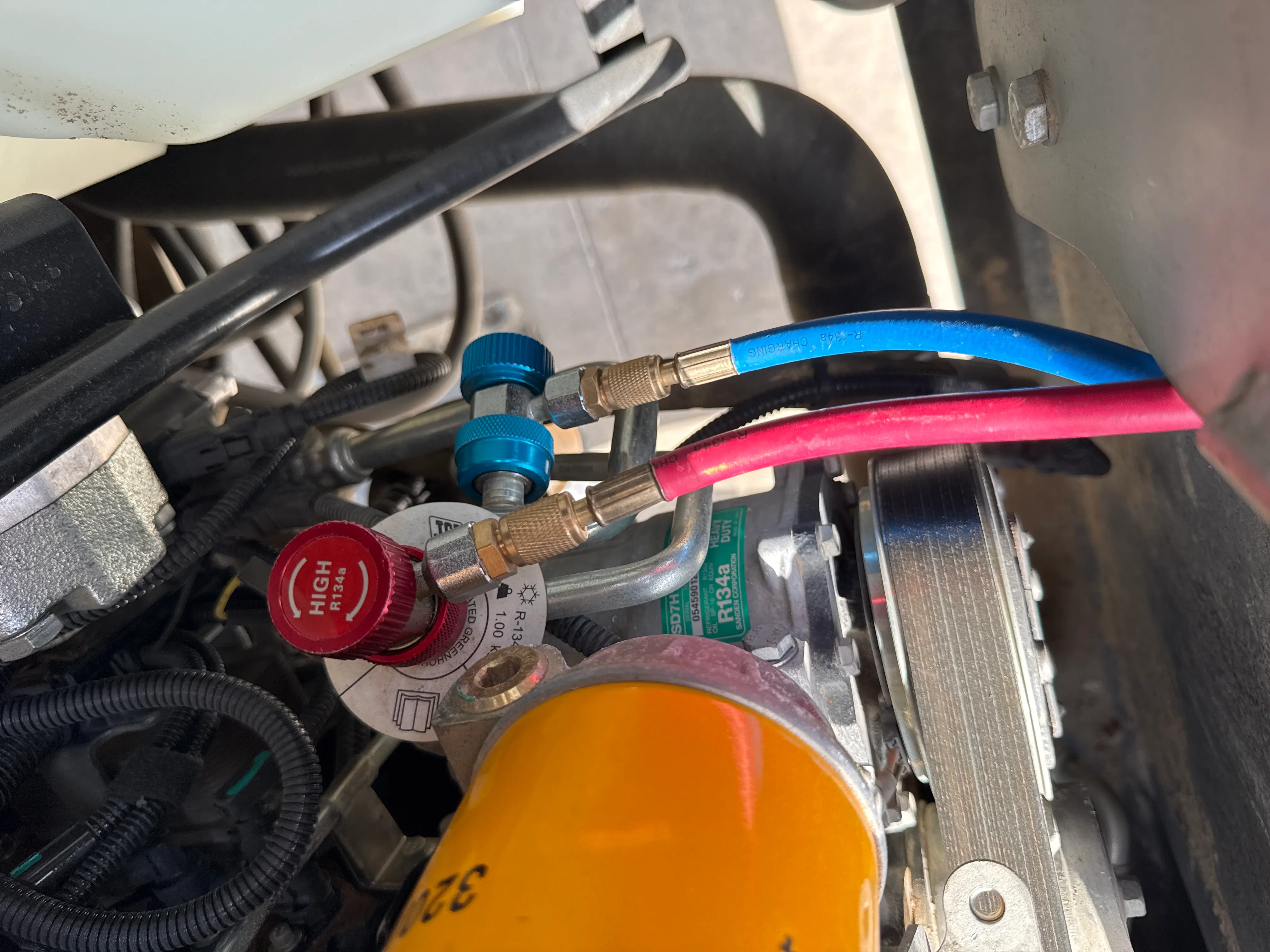 THM-001-JCB-540-170-telehandler-inspection-Air-conditioning-AC-compressor-4