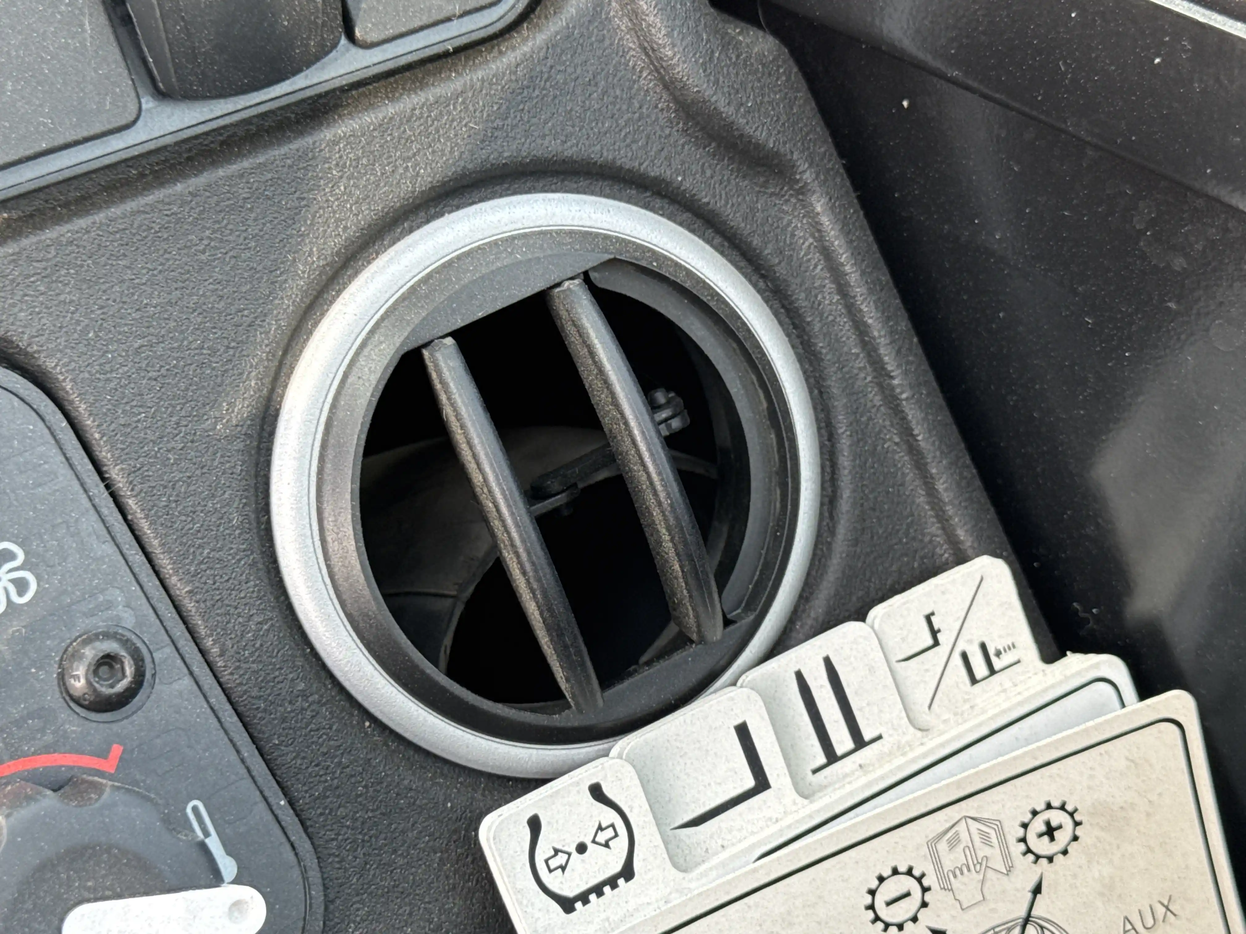 THM-001-JCB-540-170-telehandler-inspection-Air-conditioning-Vents-and-air-flow-1