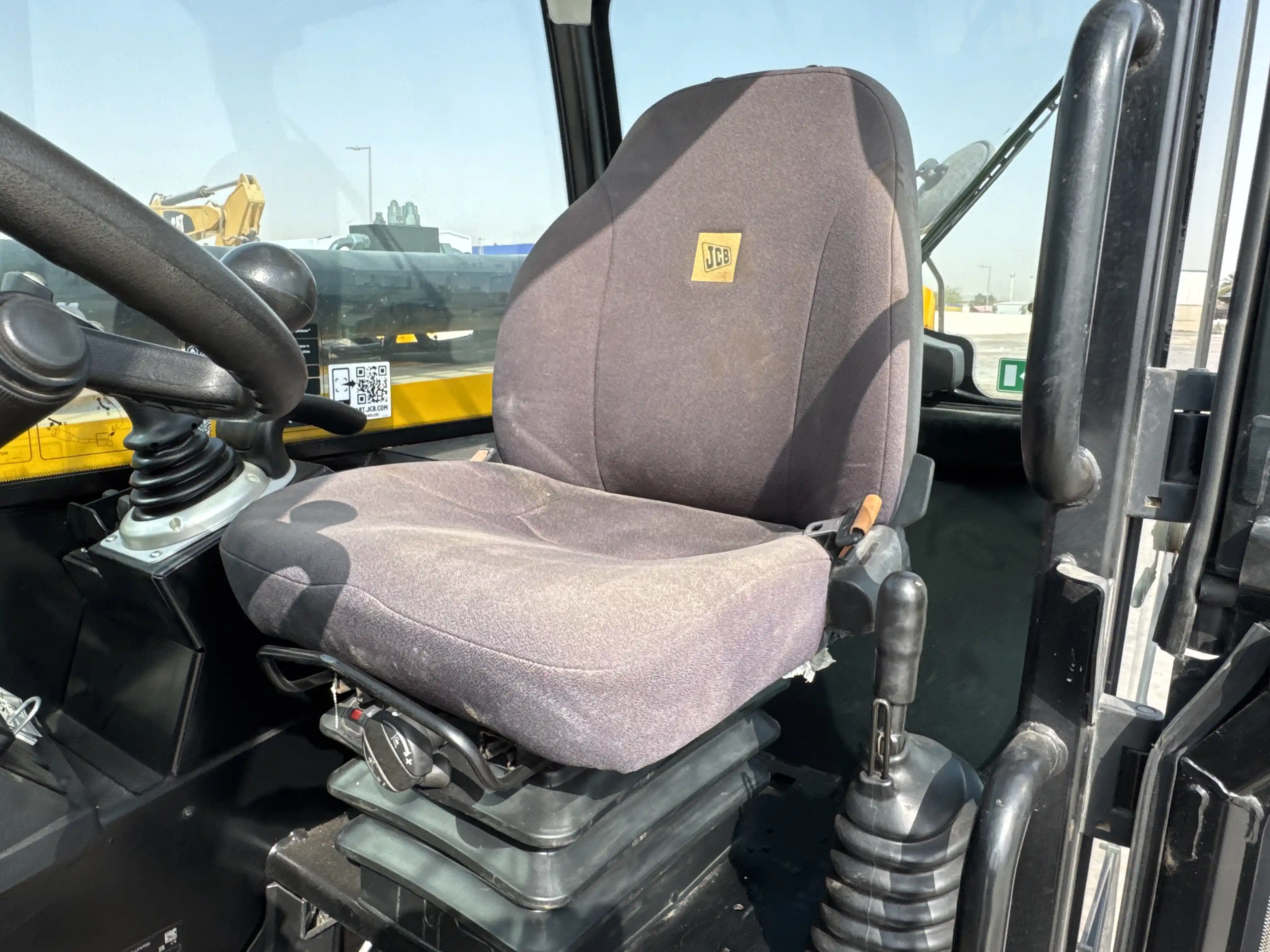 THM-001-JCB-540-170-telehandler-inspection-cabin-seats-armrests-2