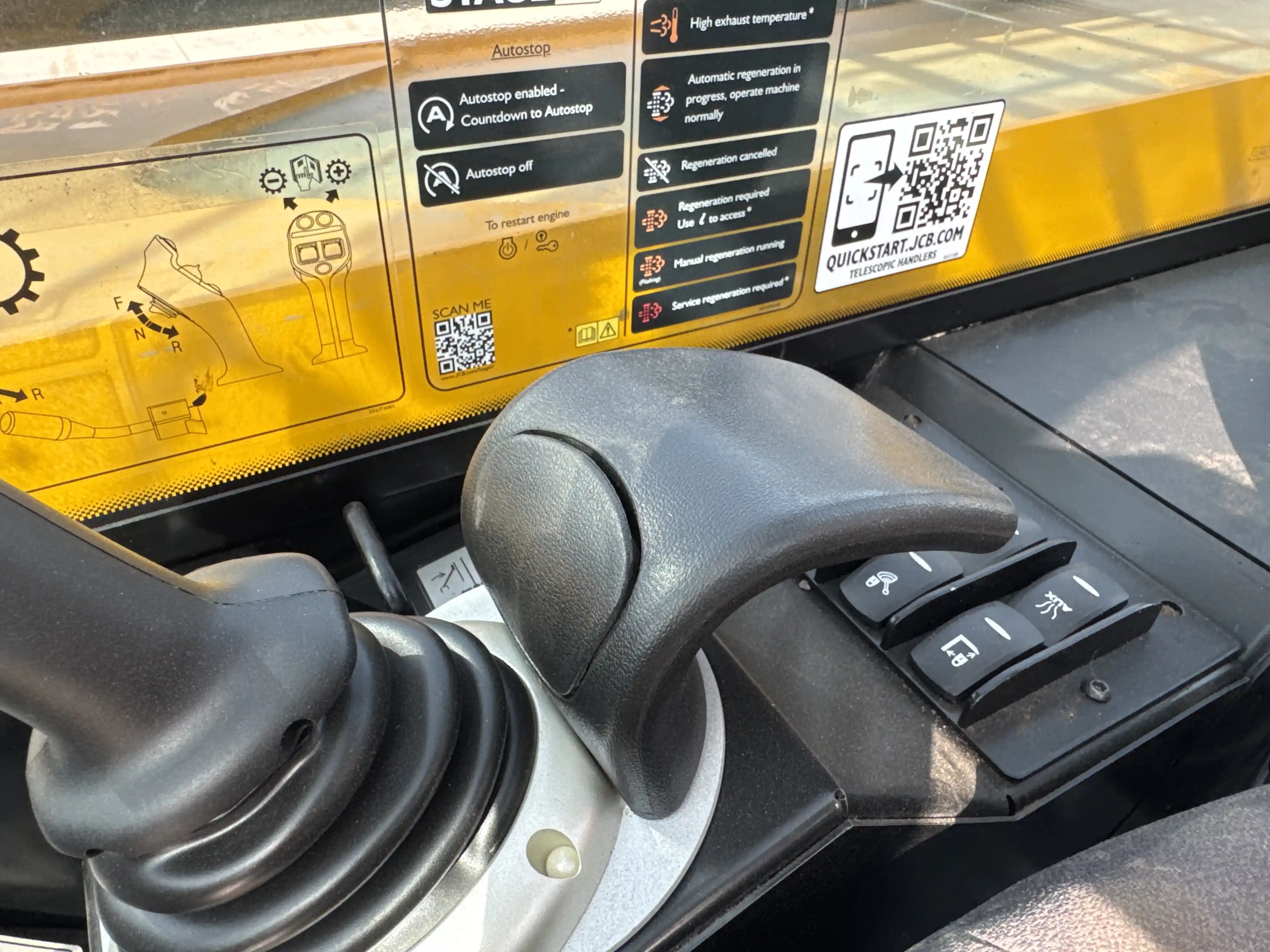 THM-001-JCB-540-170-telehandler-inspection-cabin-seats-armrests-3