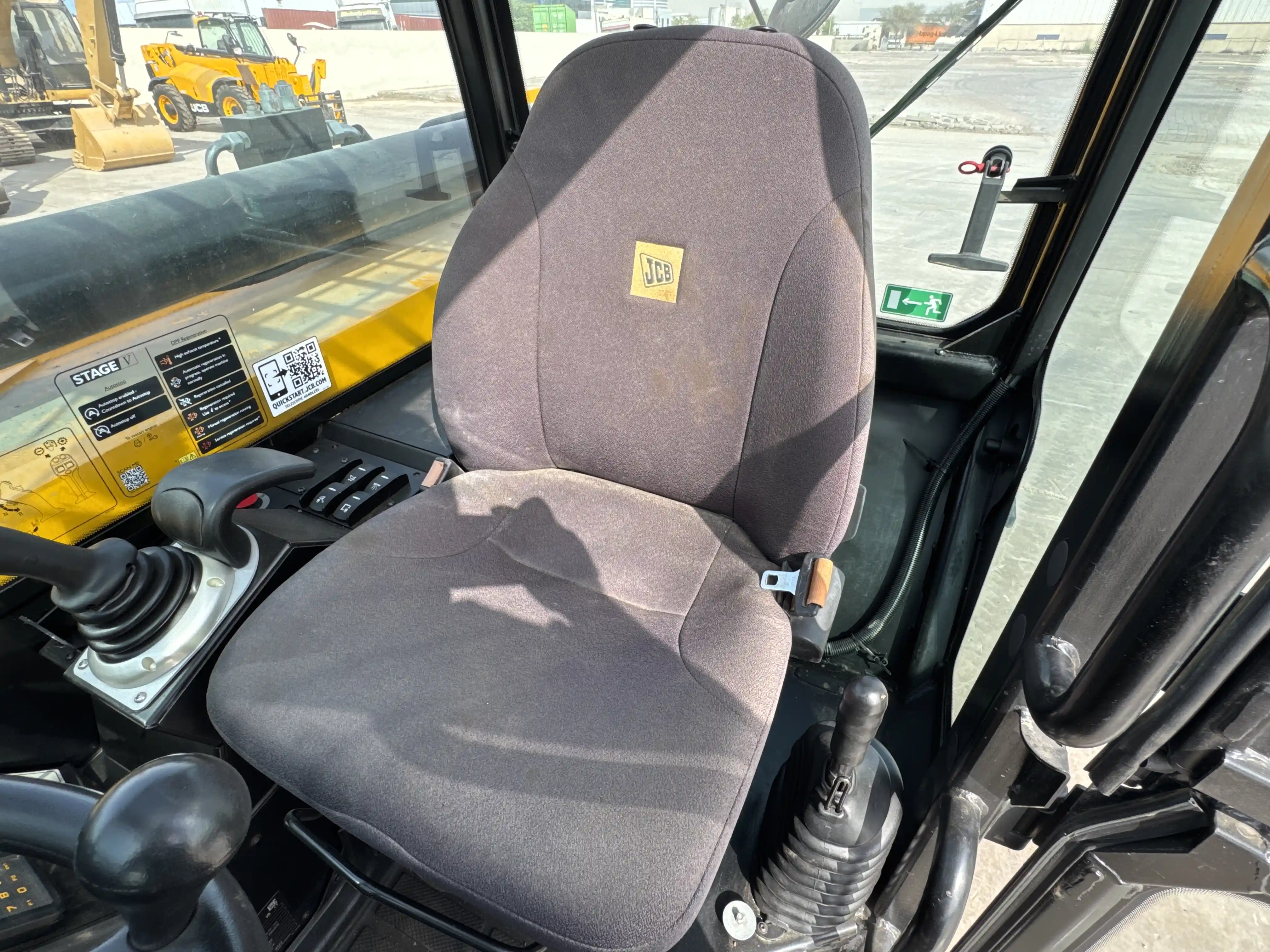 THM-001-JCB-540-170-telehandler-inspection-cabin-seats-armrests-4
