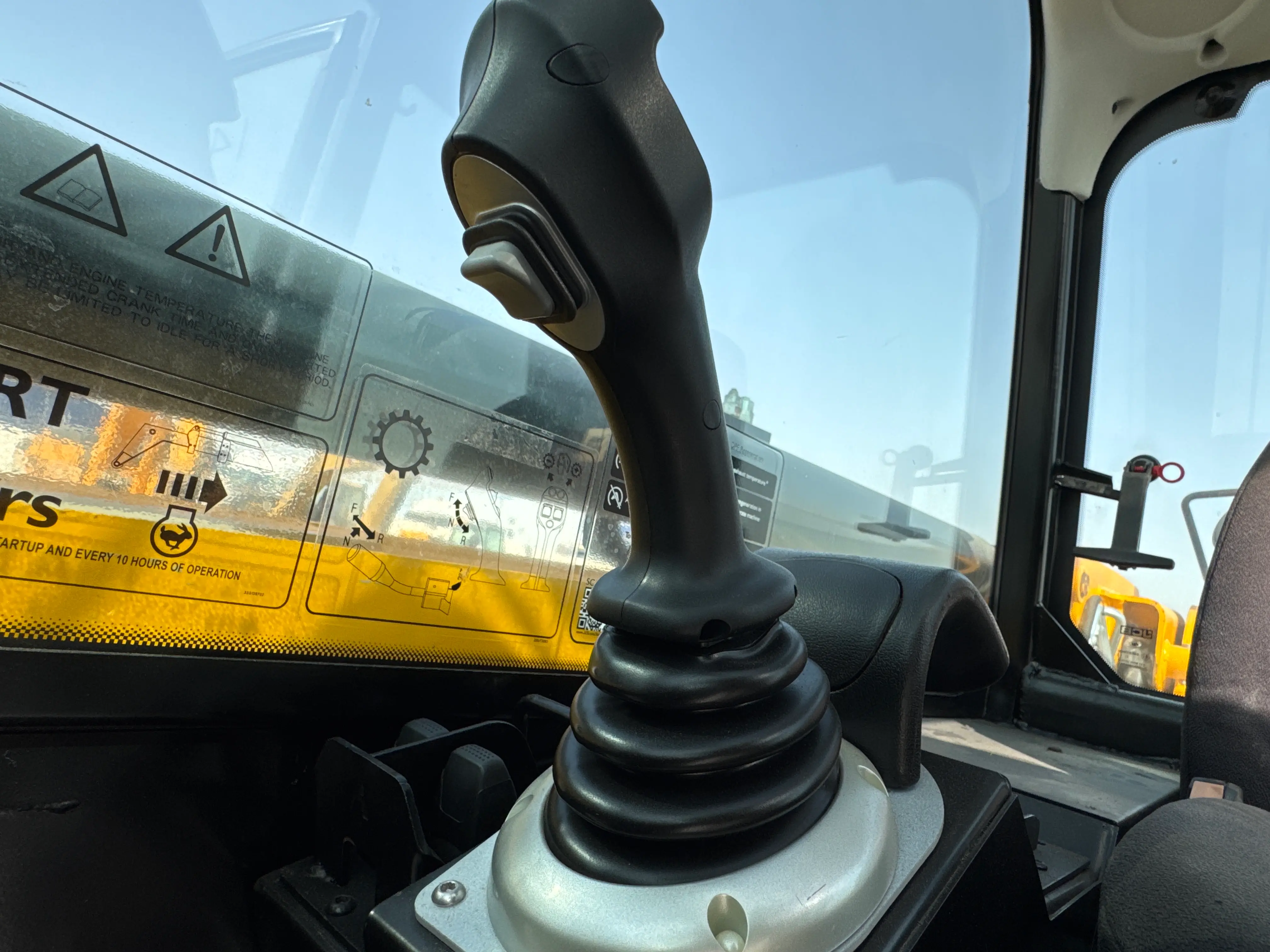 THM-001-JCB-540-170-telehandler-inspection-cabin-joysticks-2