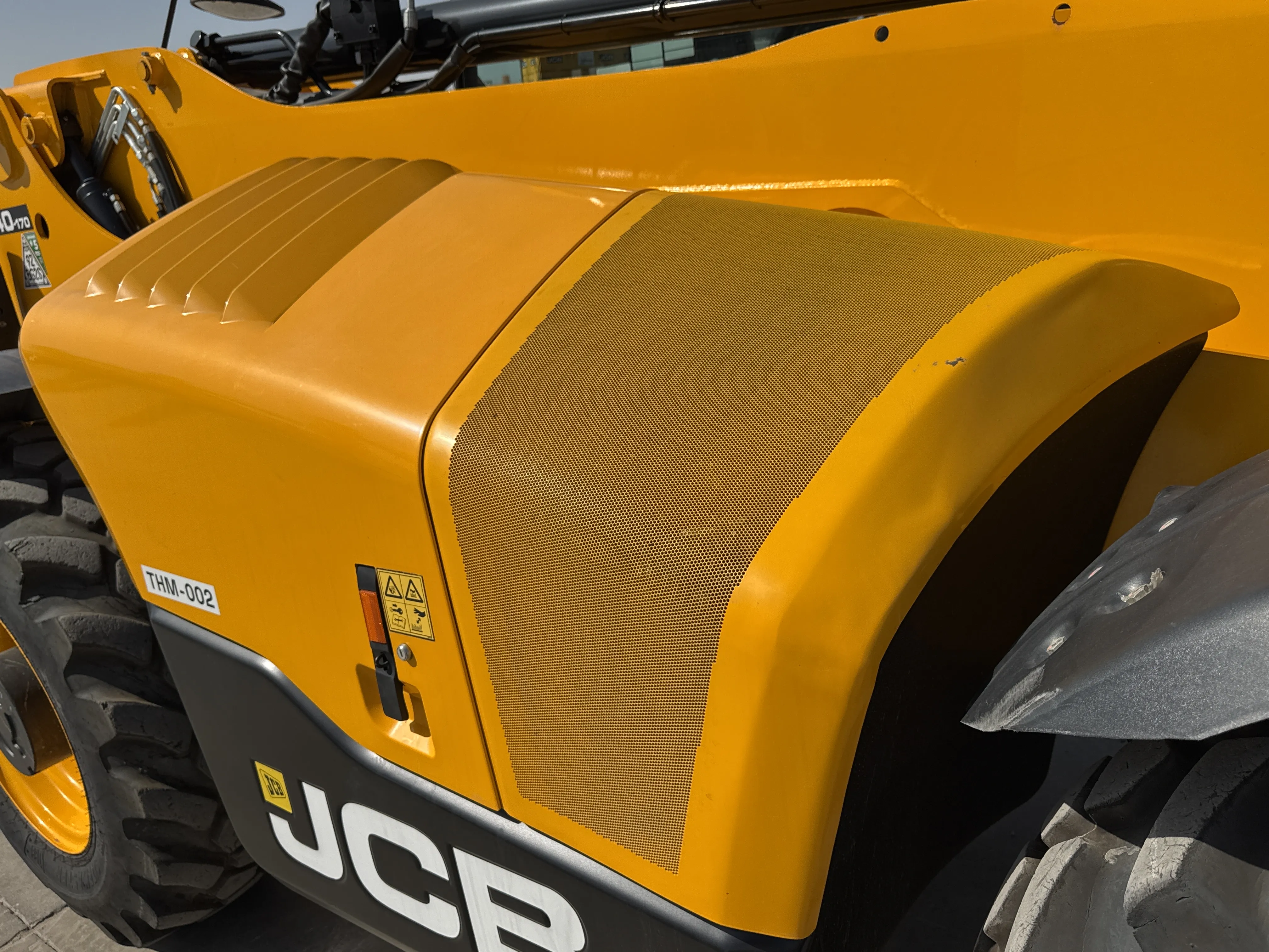 THM-002-JCB-540-170-telehandler-inspection-structure-sheet-metal-fiberglass-2