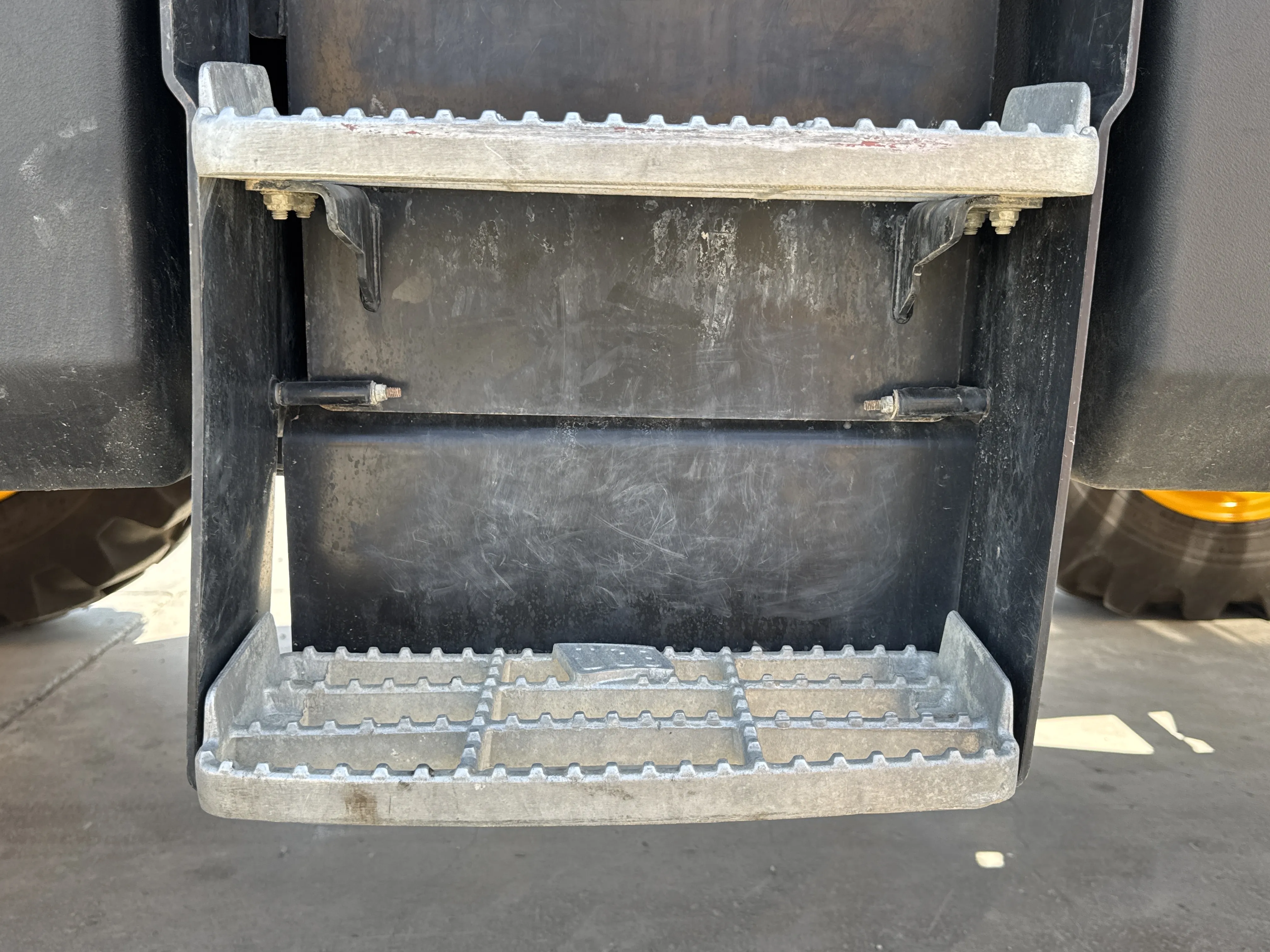 THM-002-JCB-540-170-telehandler-inspection-structure-steps-ladders-2