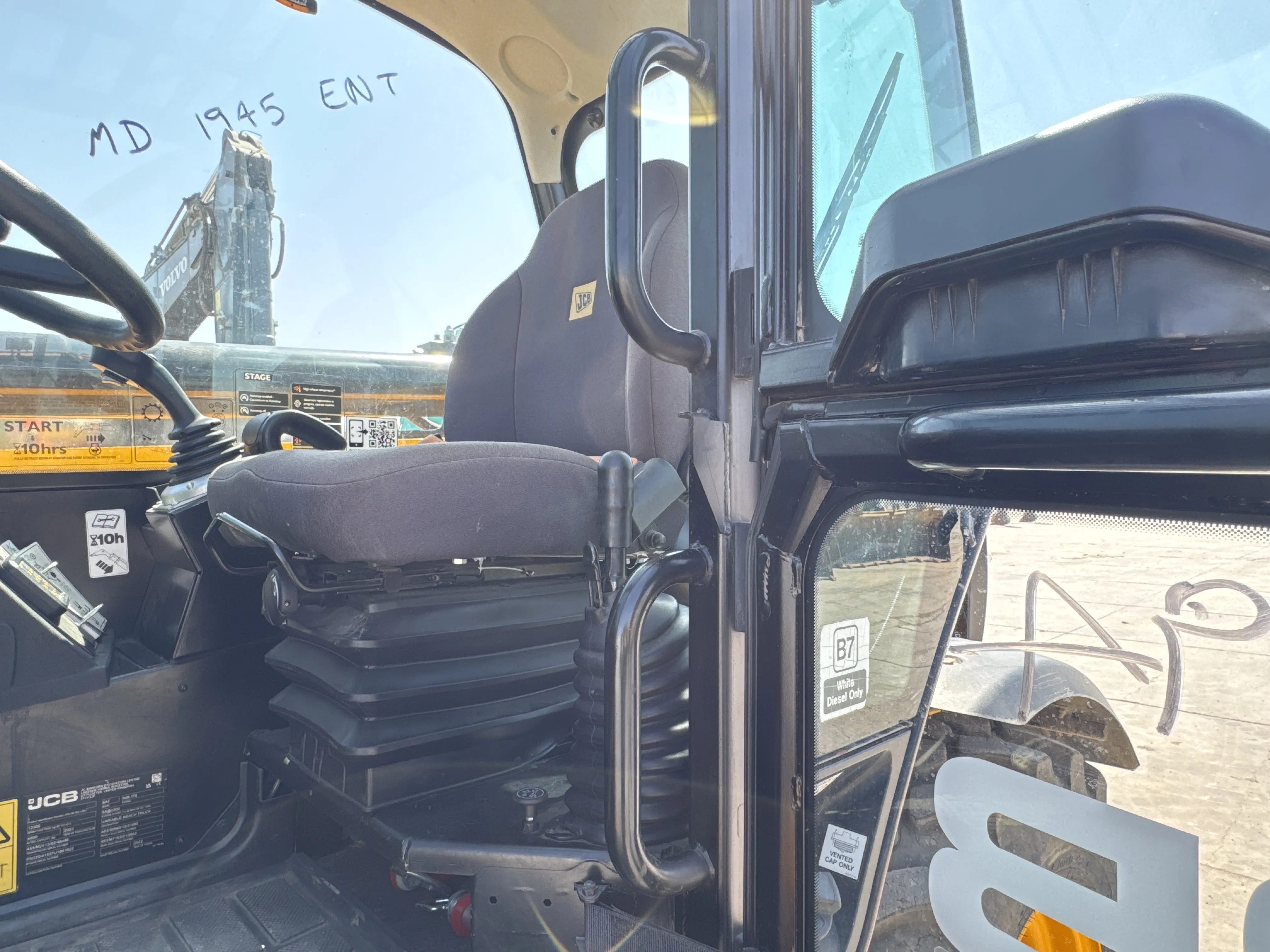 THM-002-JCB-540-170-telehandler-inspection-structure-handrails-1