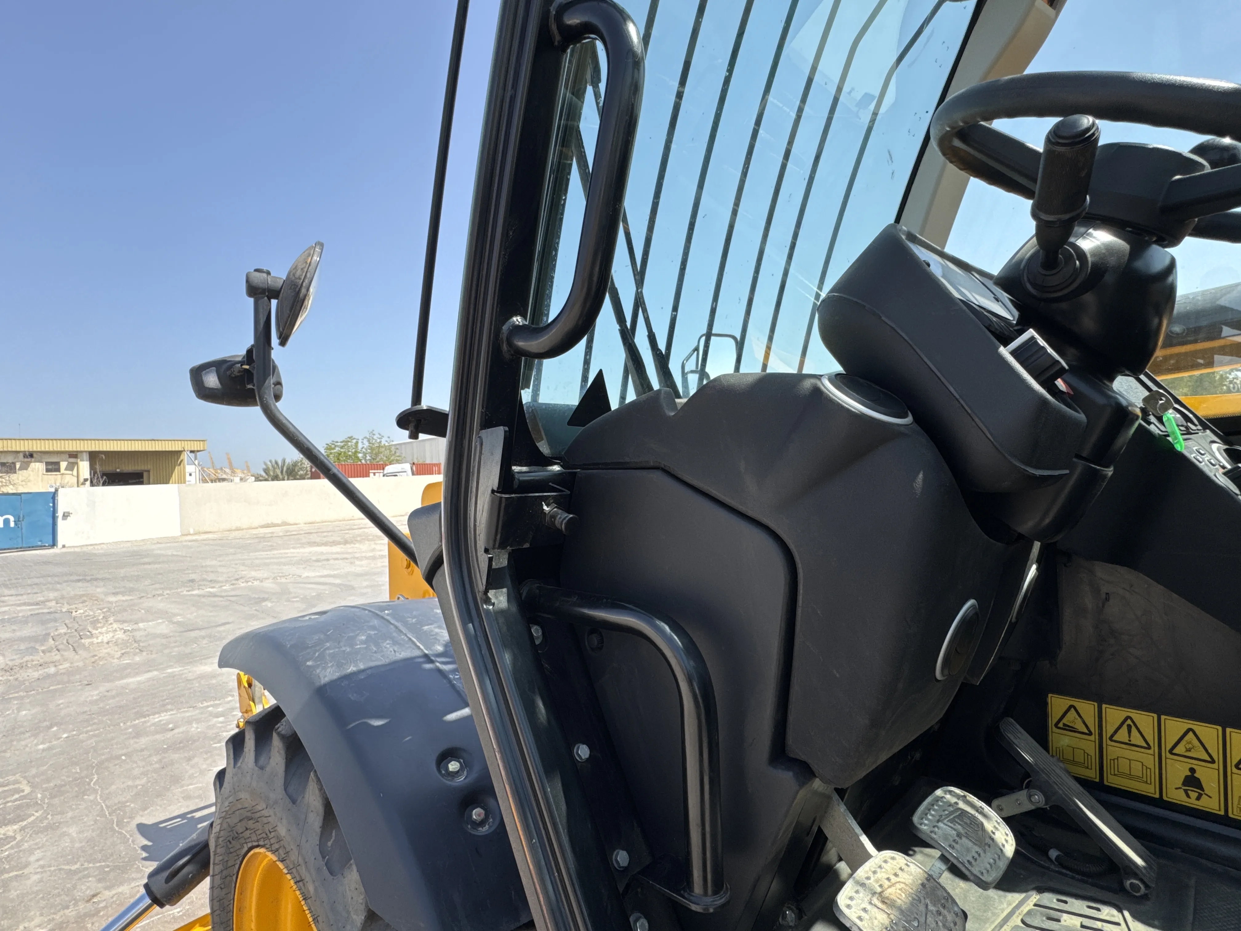 THM-002-JCB-540-170-telehandler-inspection-structure-handrails-2
