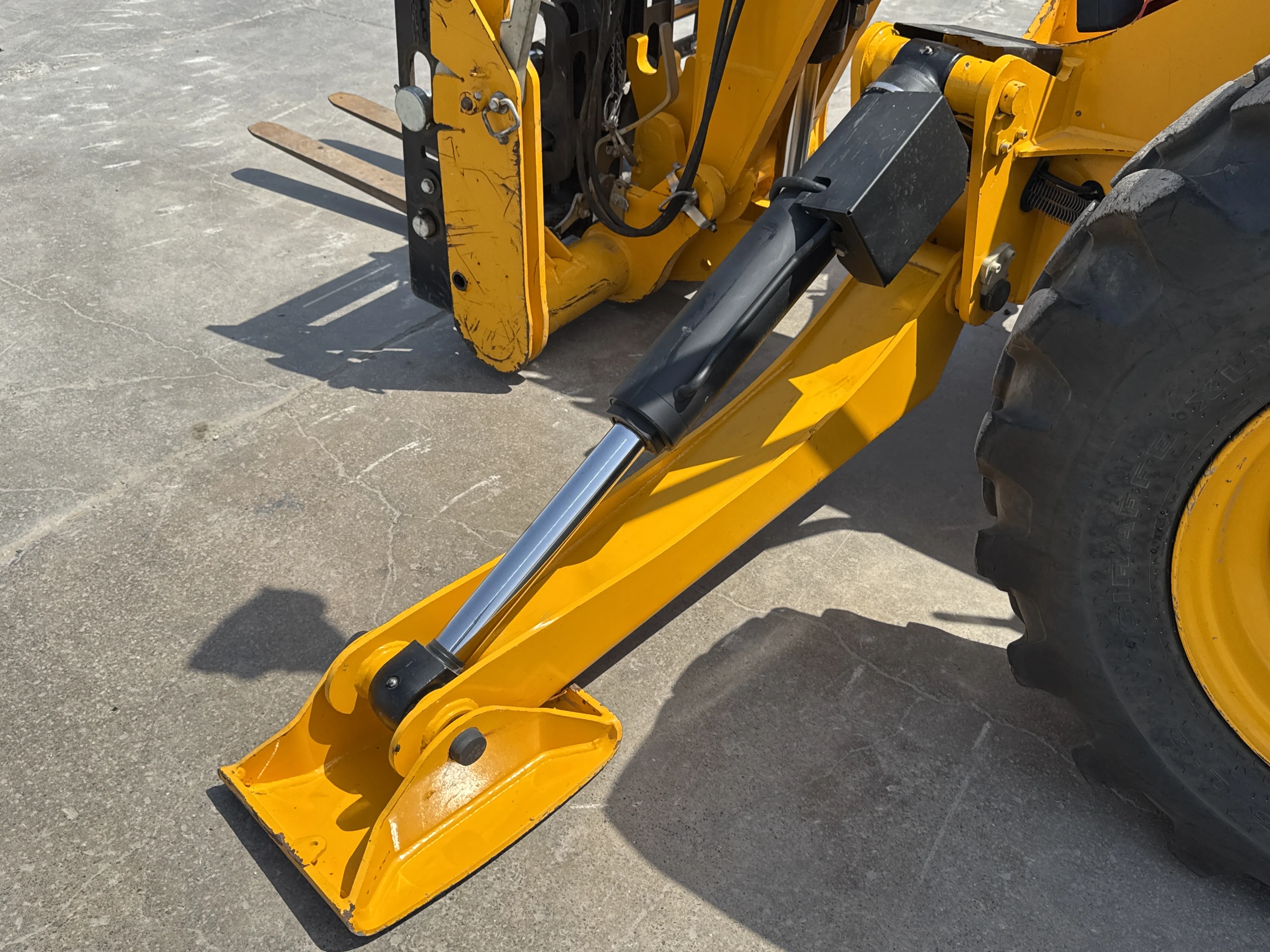 THM-002-JCB-540-170-telehandler-inspection-structure-outriggers-4