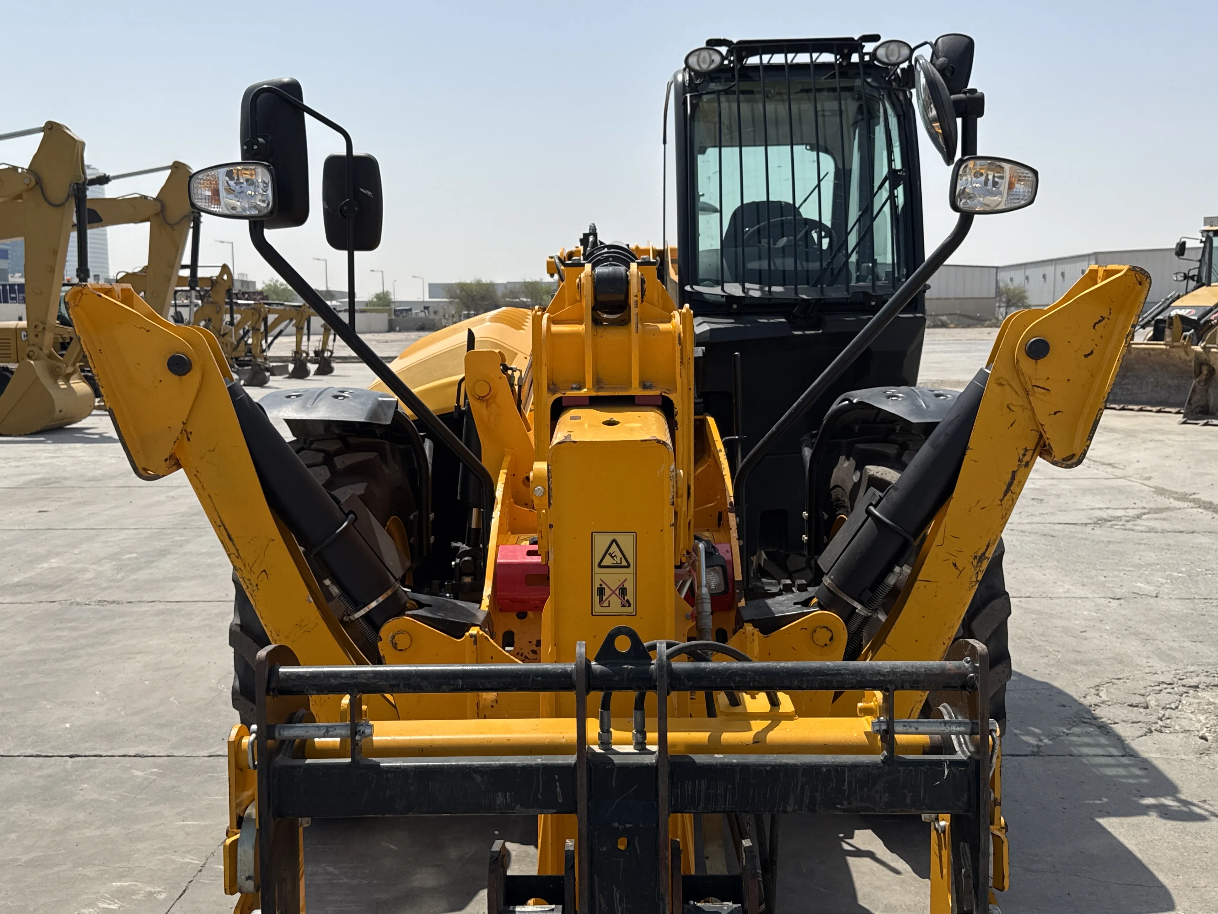 THM-002-JCB-540-170-telehandler-inspection-structure-outriggers-6