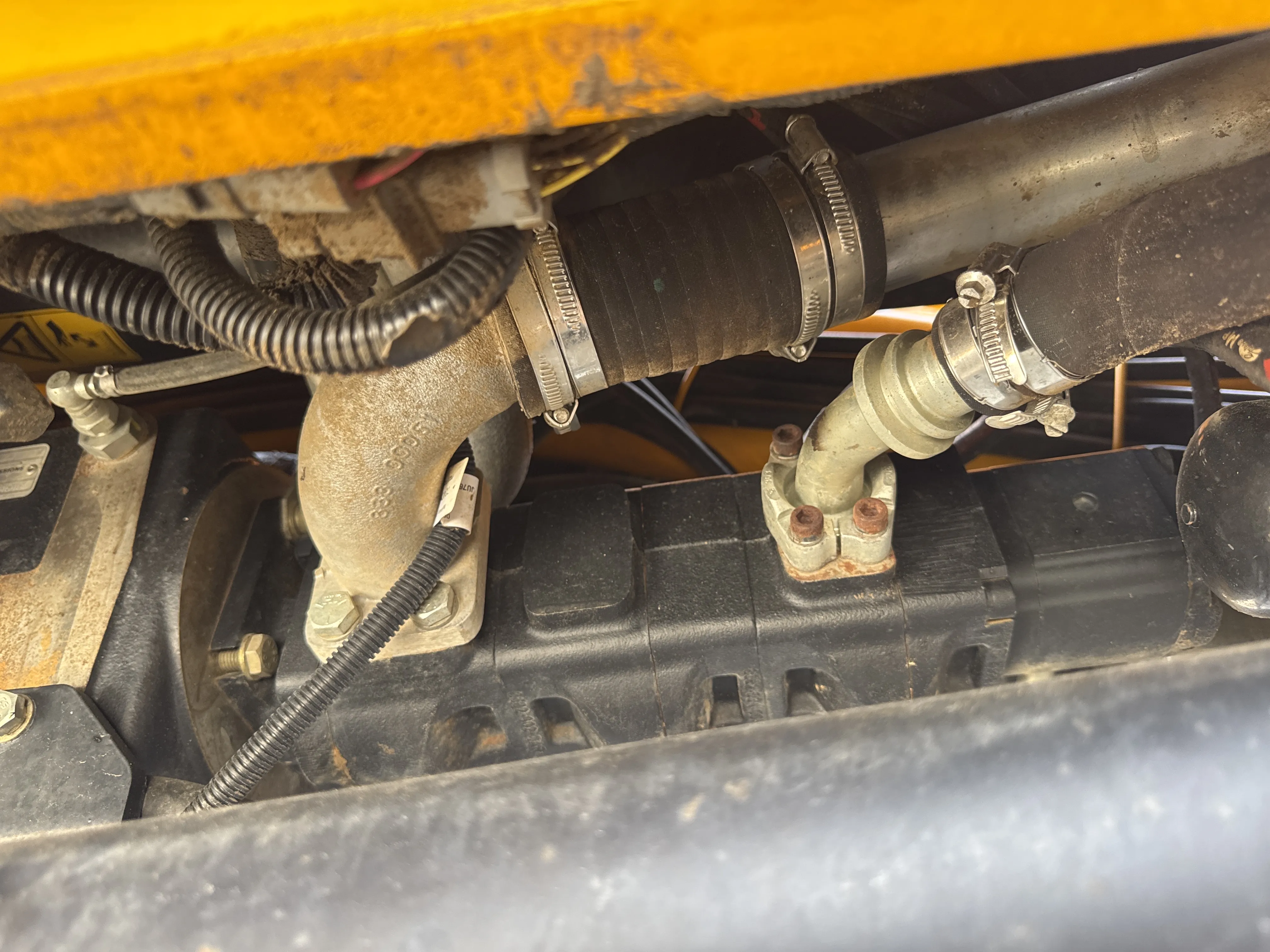 THM-002-JCB-540-170-telehandler-inspection-hydraulics-hydraulic-pump-1