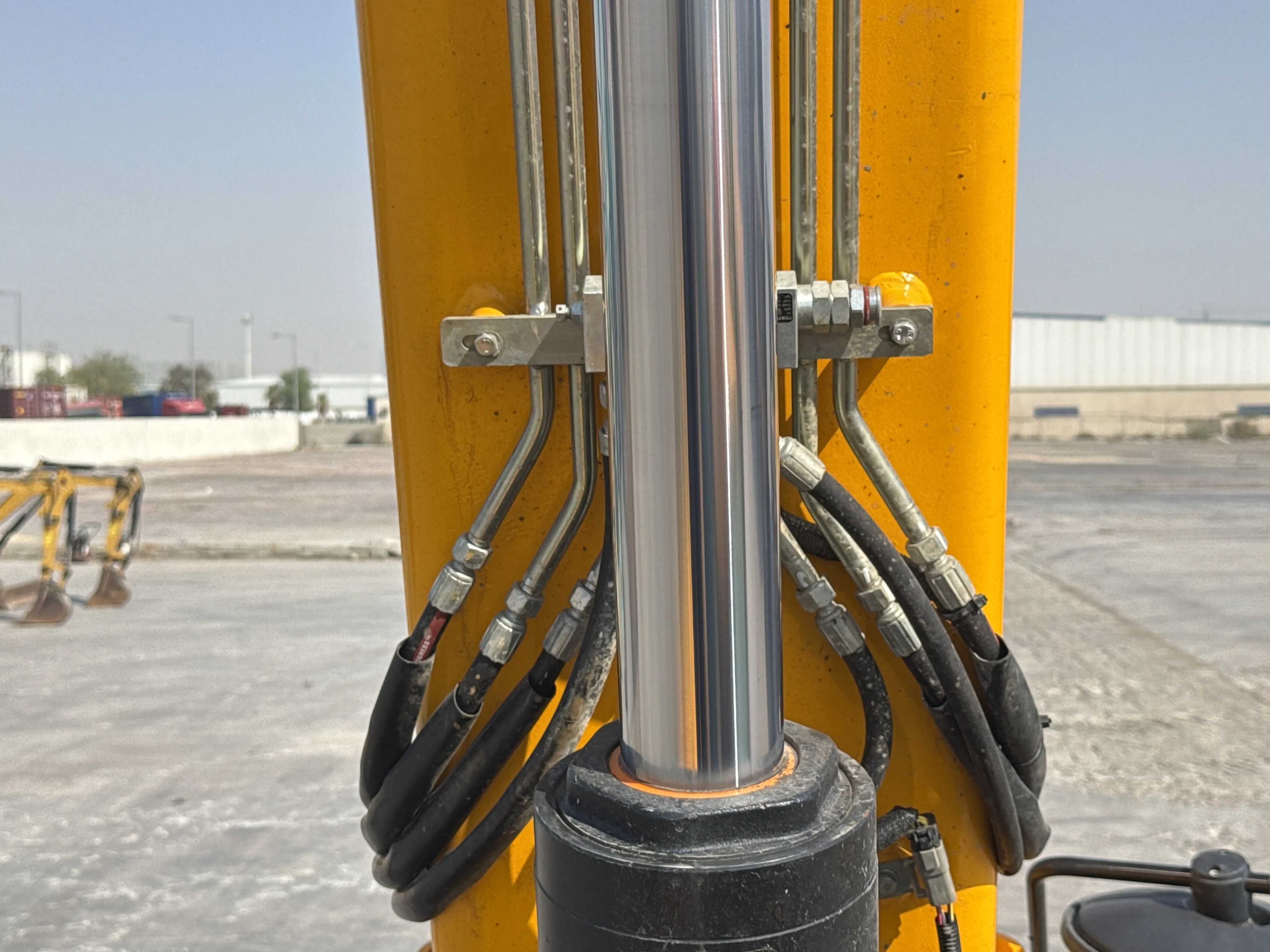 THM-002-JCB-540-170-telehandler-inspection-hydraulics-boom-lift-cylinder-1