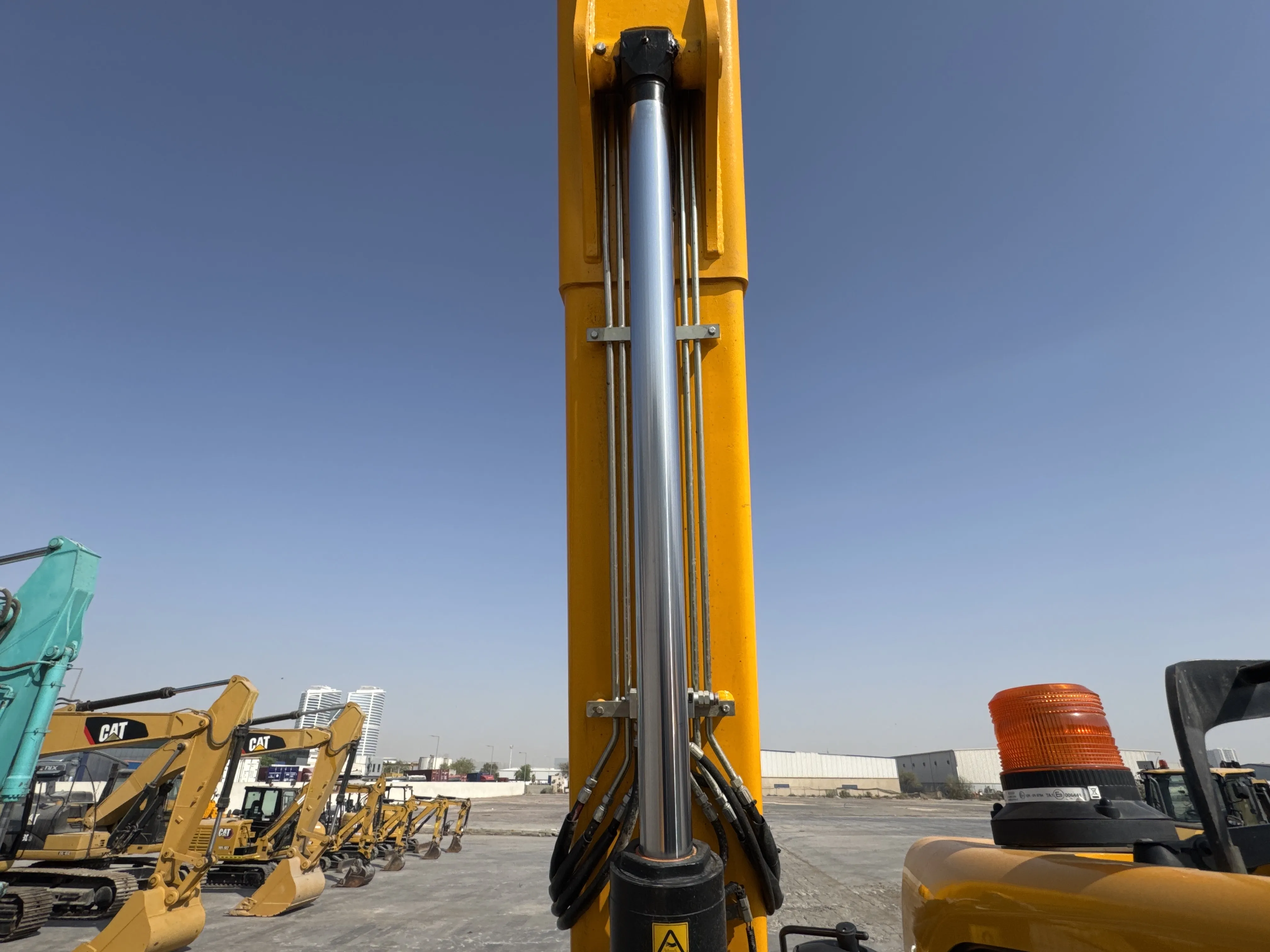 THM-002-JCB-540-170-telehandler-inspection-hydraulics-boom-lift-cylinder-2