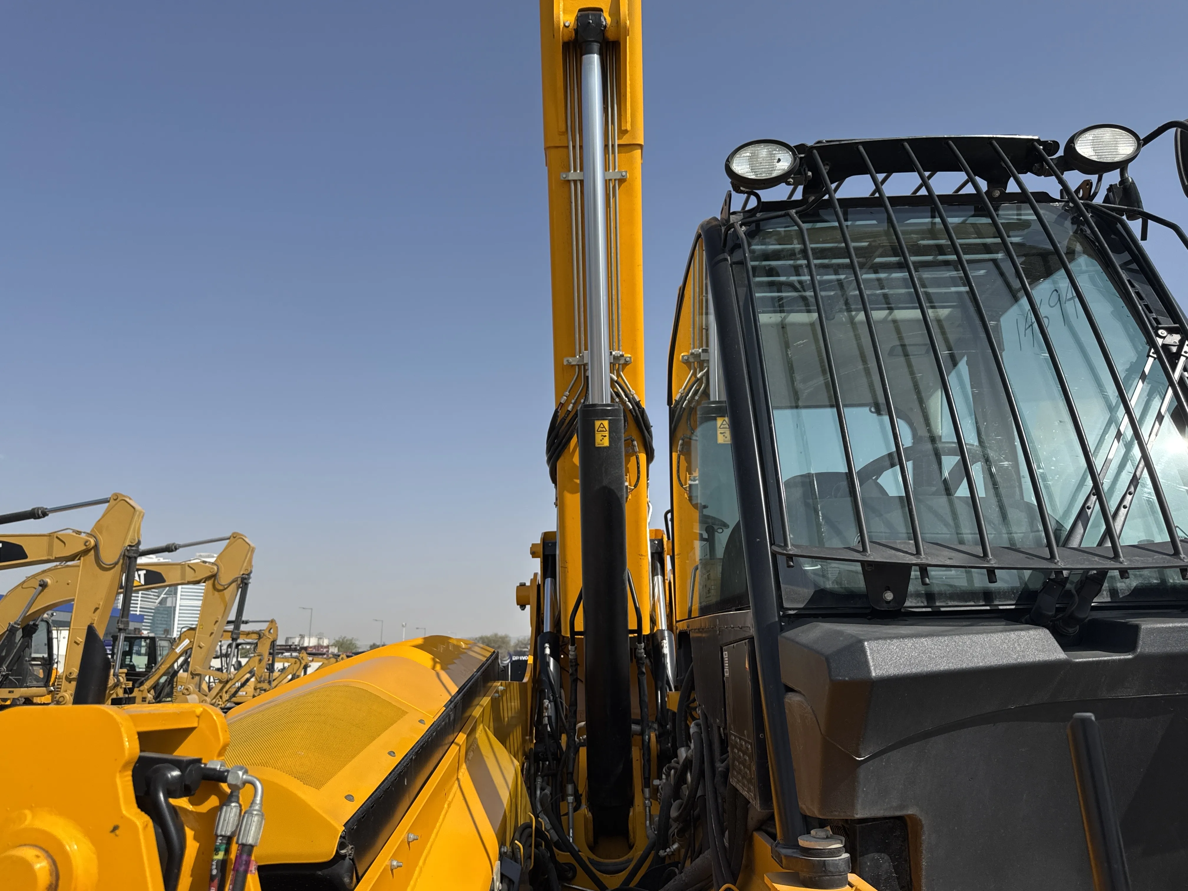 THM-002-JCB-540-170-telehandler-inspection-hydraulics-boom-lift-cylinder-3