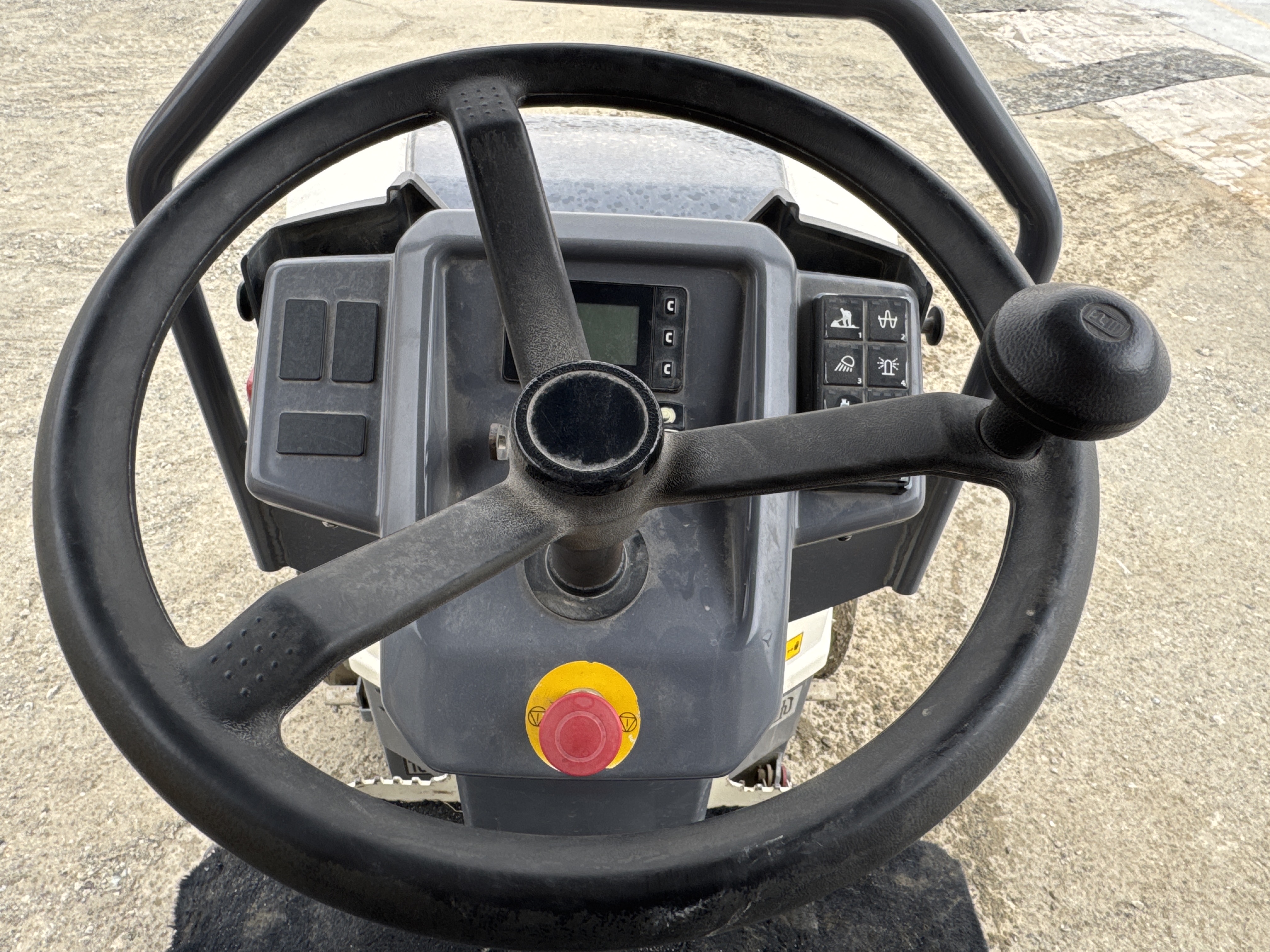 Dynapac-Redline-CC1200-VI-tandem-roller-interior-images-steering-wheel