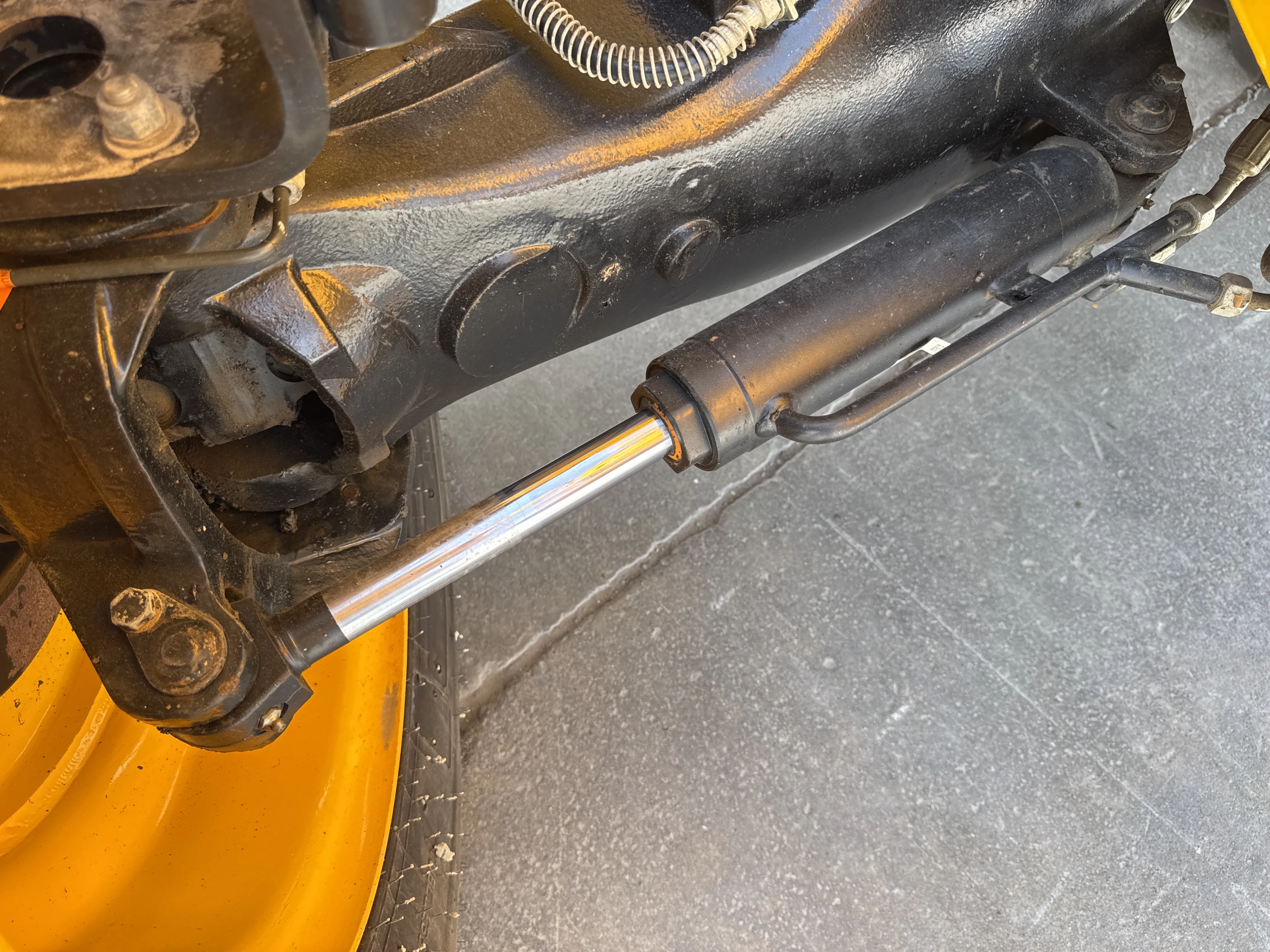 THM-002-JCB-540-170-telehandler-inspection-hydraulics-steering-cylinders-2