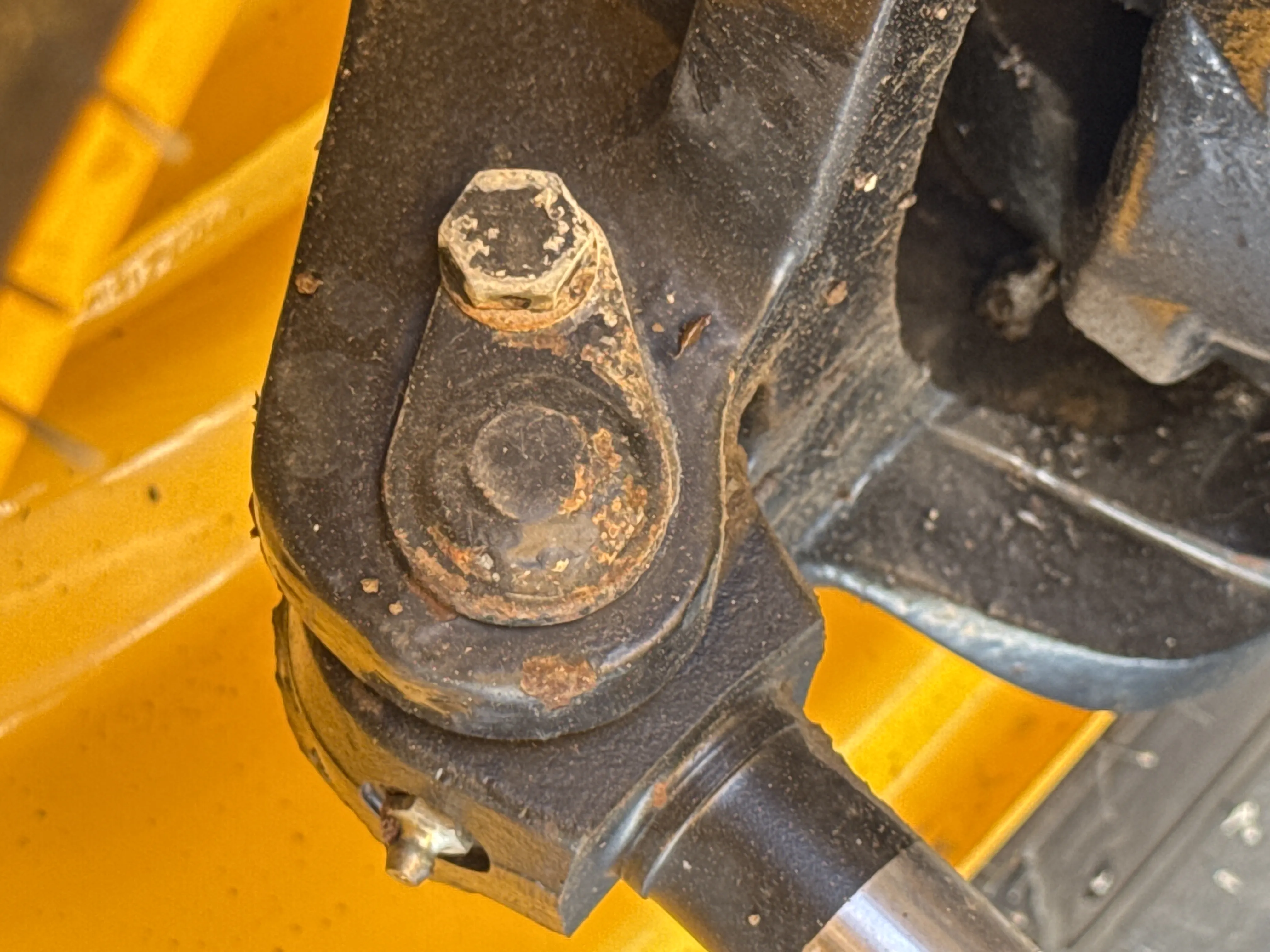 THM-002-JCB-540-170-telehandler-inspection-hydraulics-hydraulic-pins-locks-1