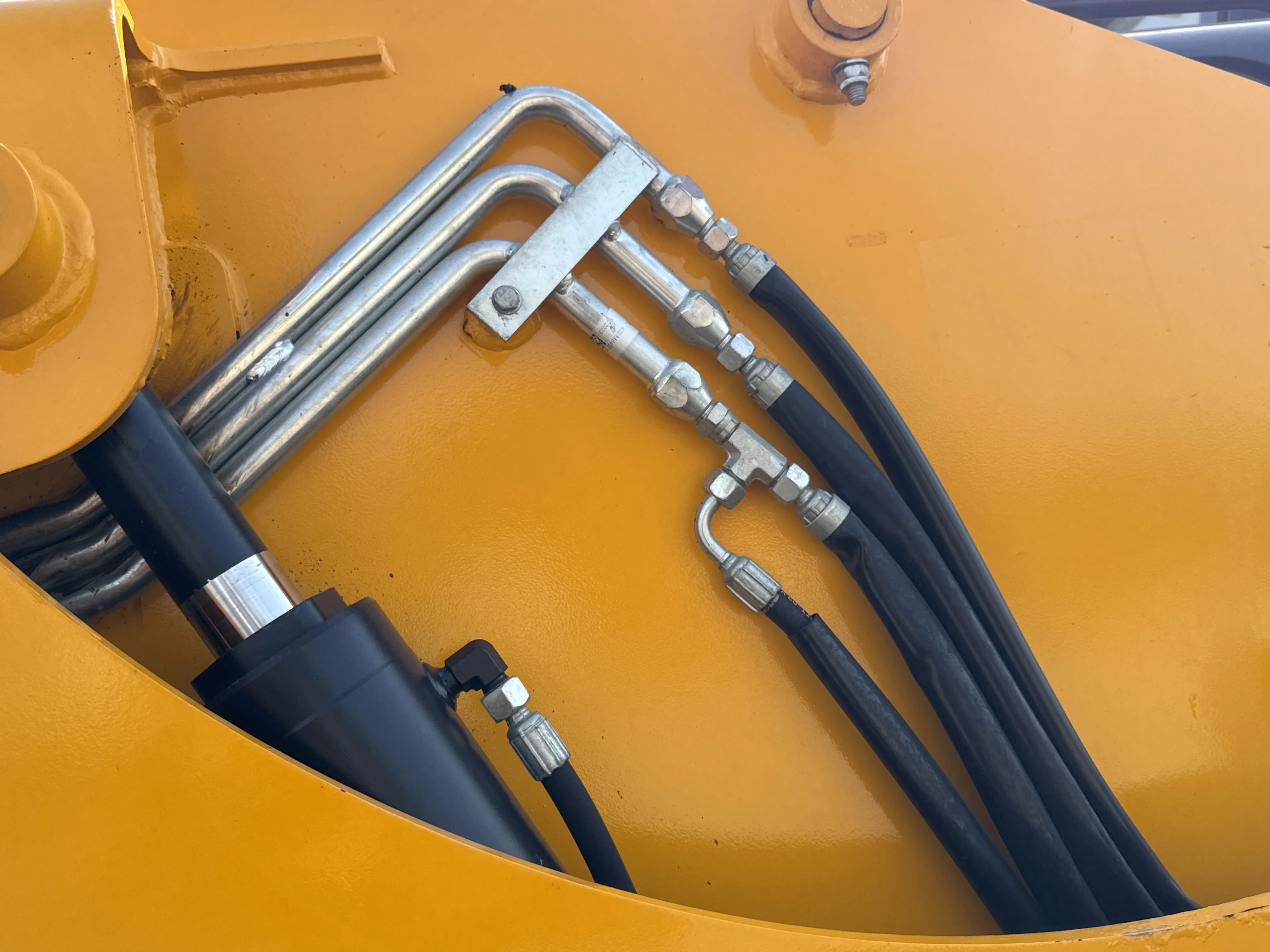 THM-002-JCB-540-170-telehandler-inspection-hydraulics-hydraulic-hoses-and-lines-3