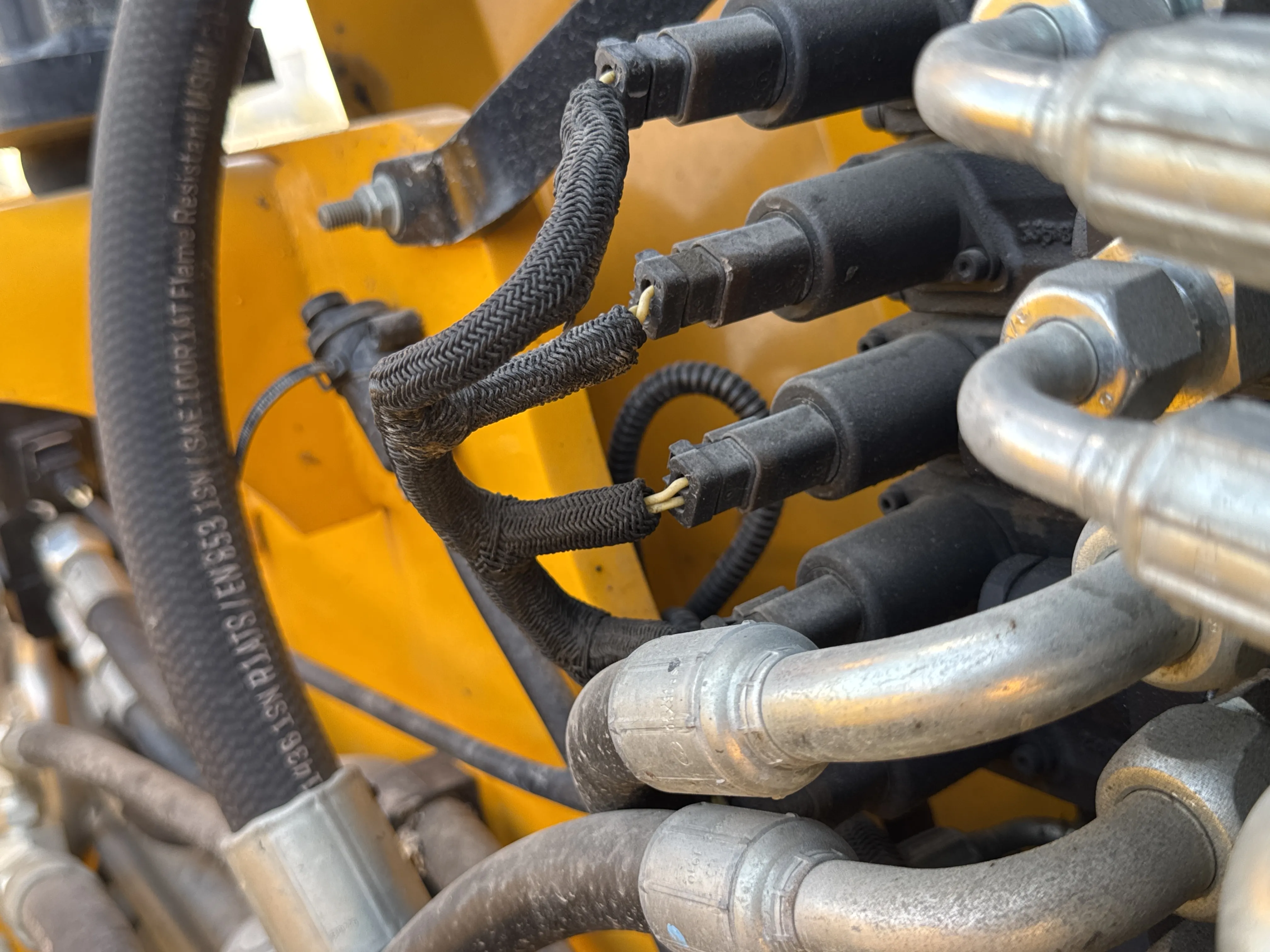 THM-002-JCB-540-170-telehandler-inspection-hydraulics-wiring-harness-1