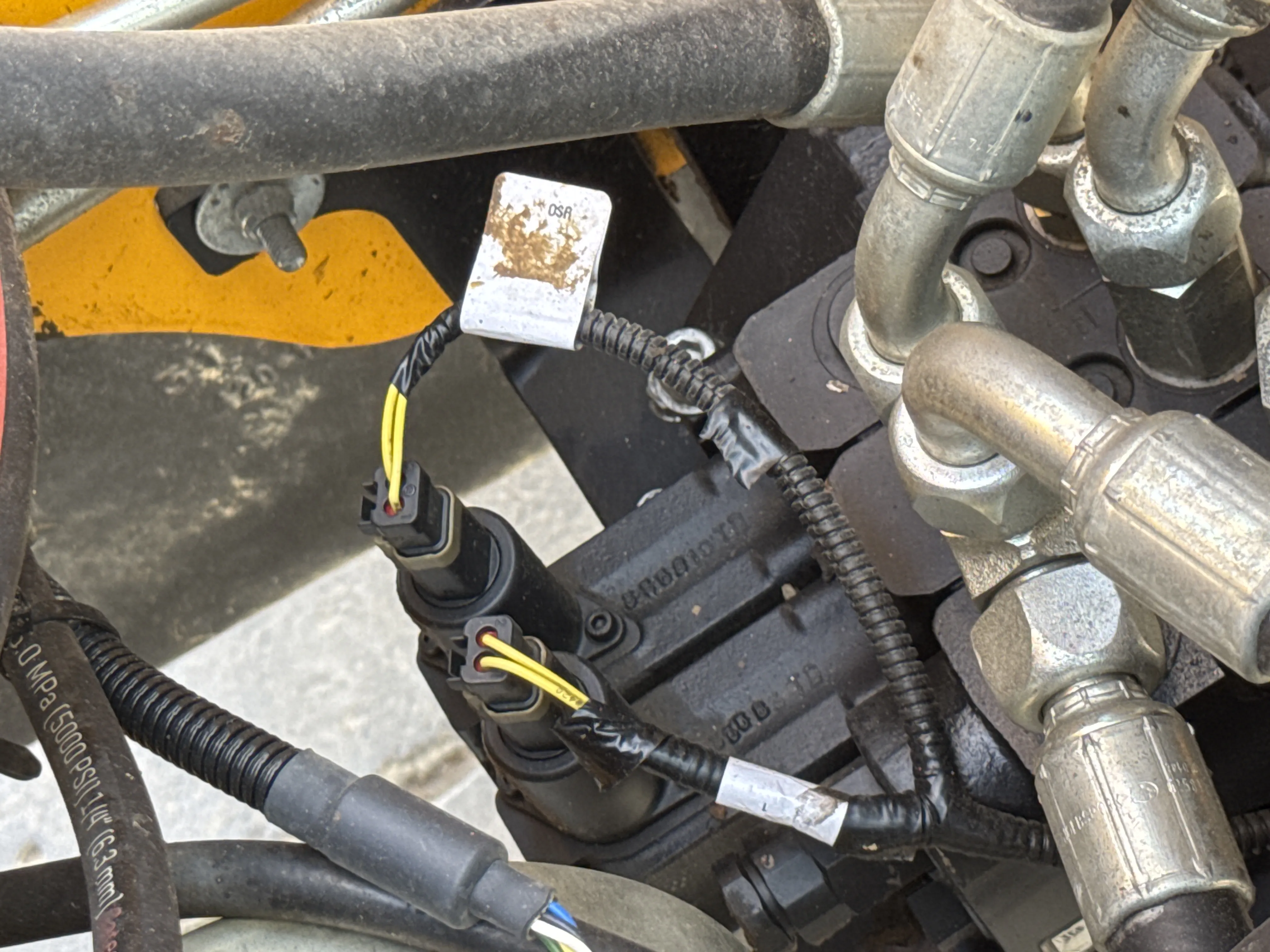 THM-002-JCB-540-170-telehandler-inspection-hydraulics-wiring-harness-2