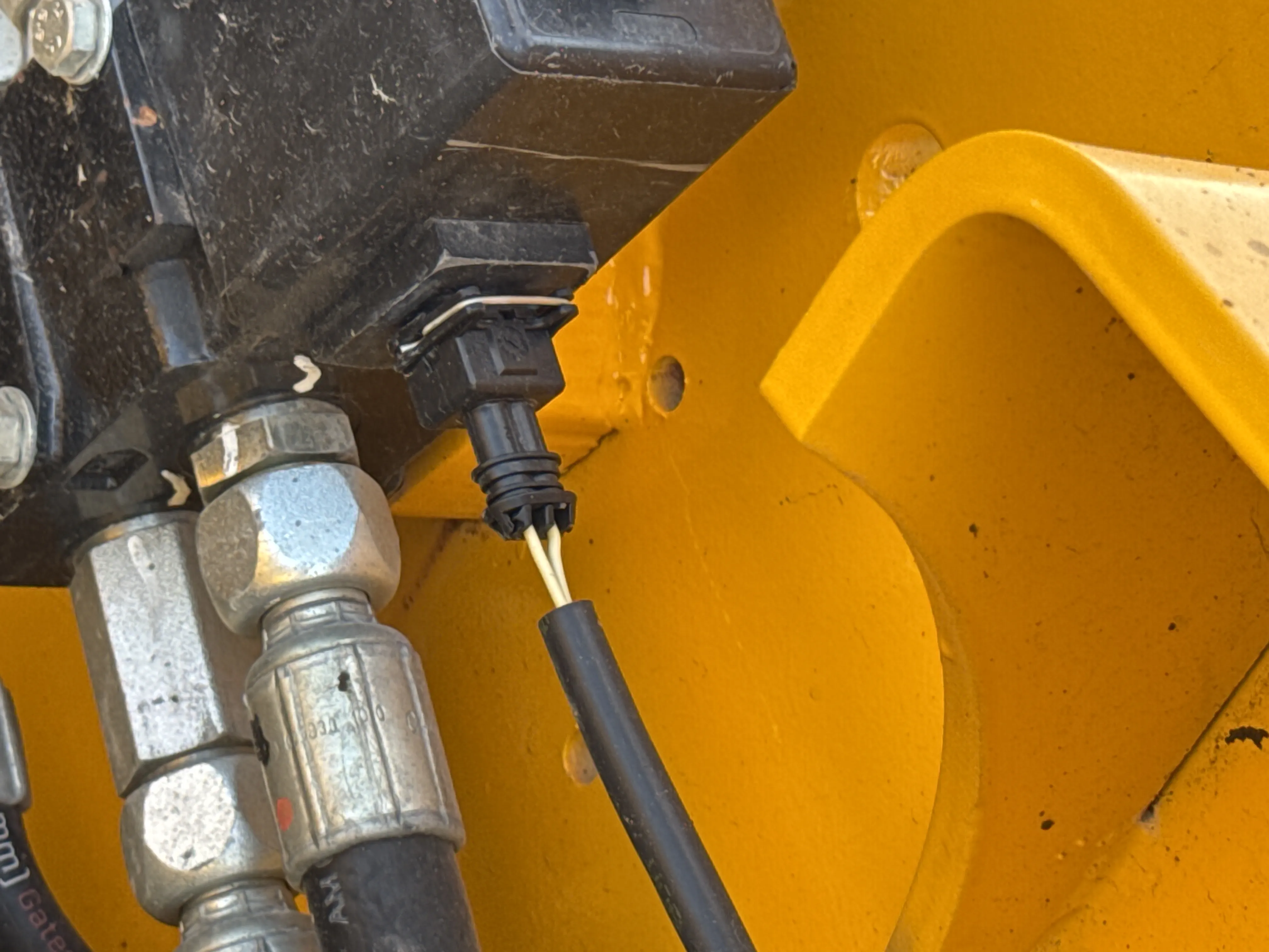 THM-002-JCB-540-170-telehandler-inspection-hydraulics-wiring-harness-3