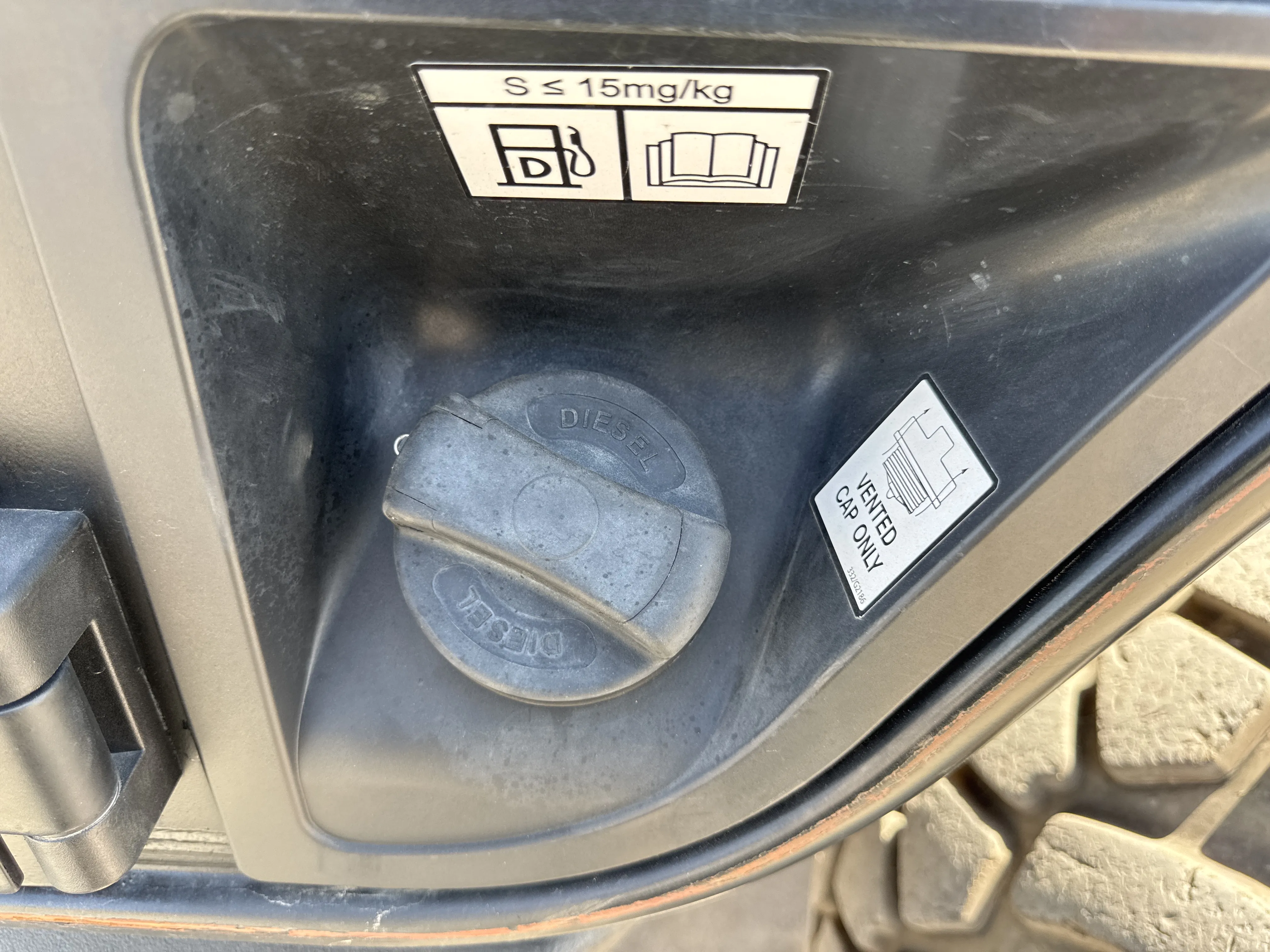THM-002-JCB-540-170-telehandler-inspection-engine-fuel-tank-1