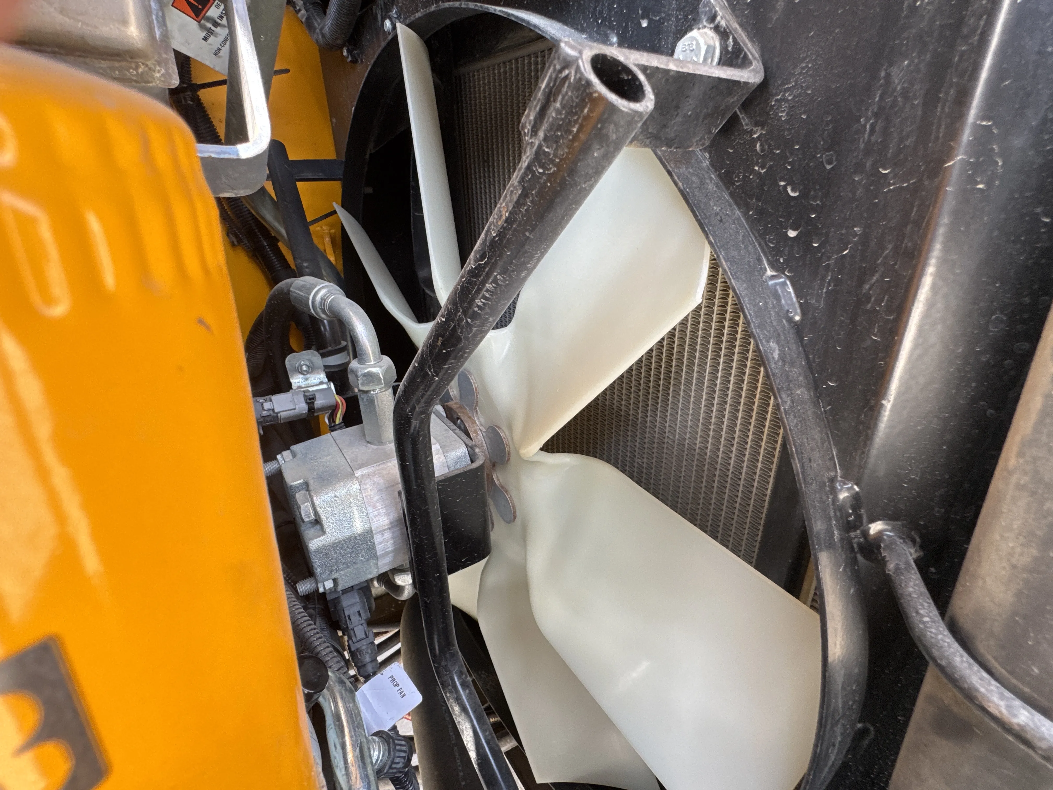 THM-002-JCB-540-170-telehandler-inspection-engine-cooling-fan-and-fan-guard-1