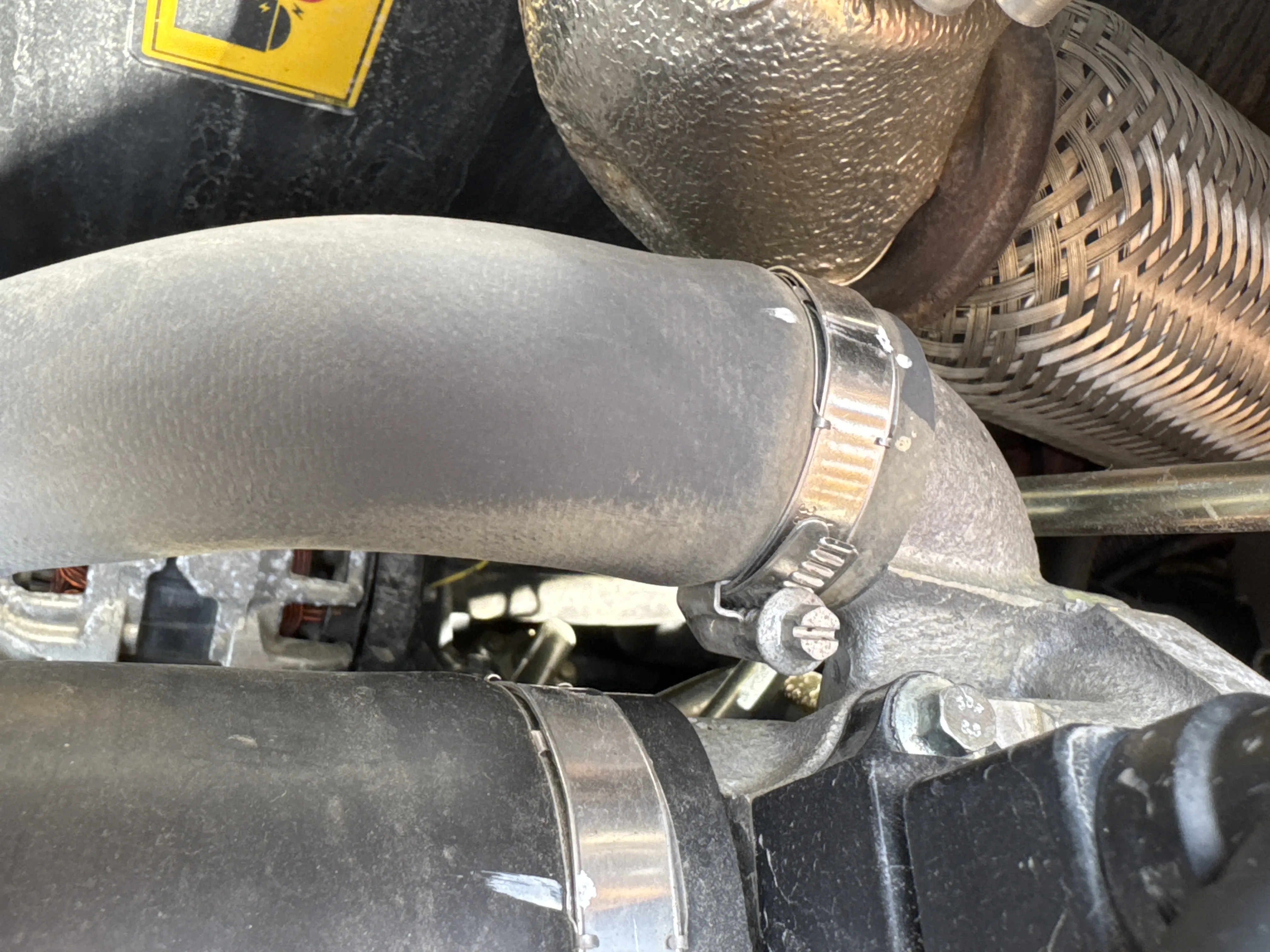 THM-002-JCB-540-170-telehandler-inspection-engine-hoses-1