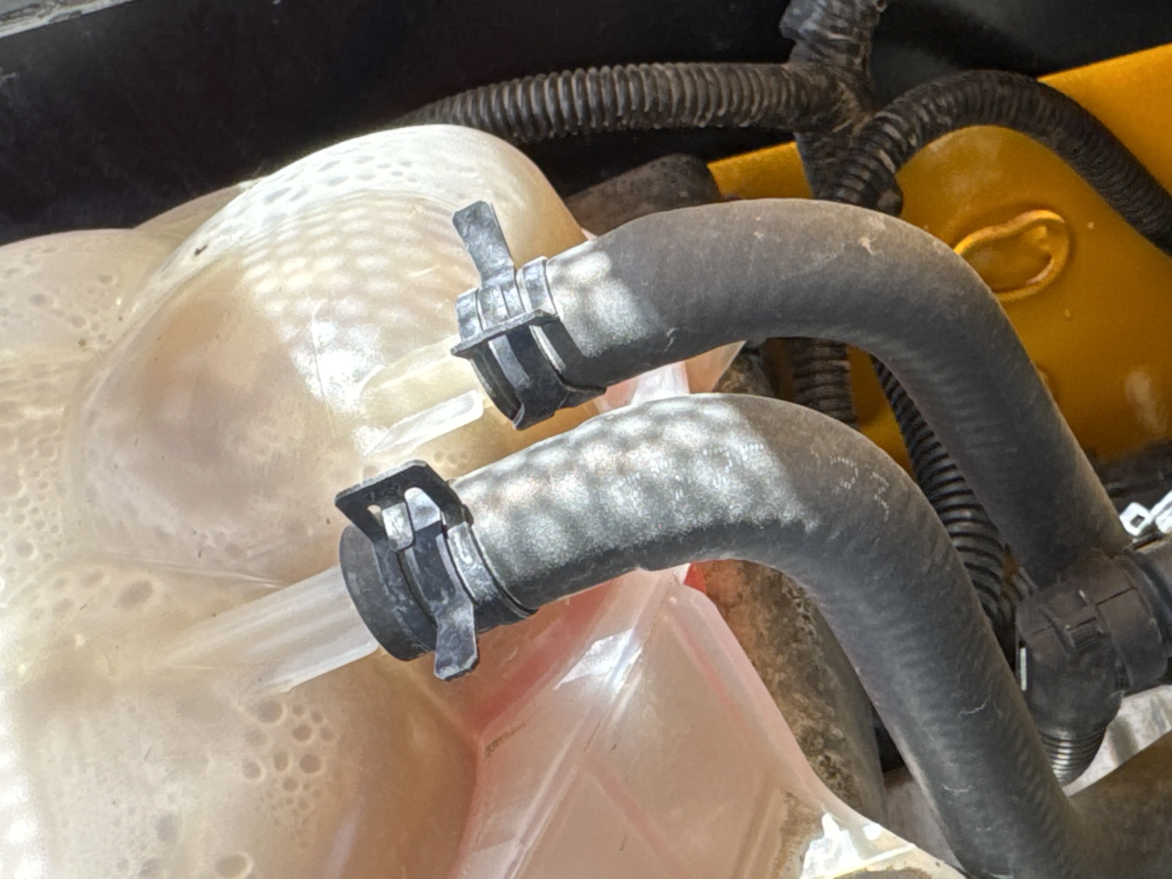 THM-002-JCB-540-170-telehandler-inspection-engine-hoses-2
