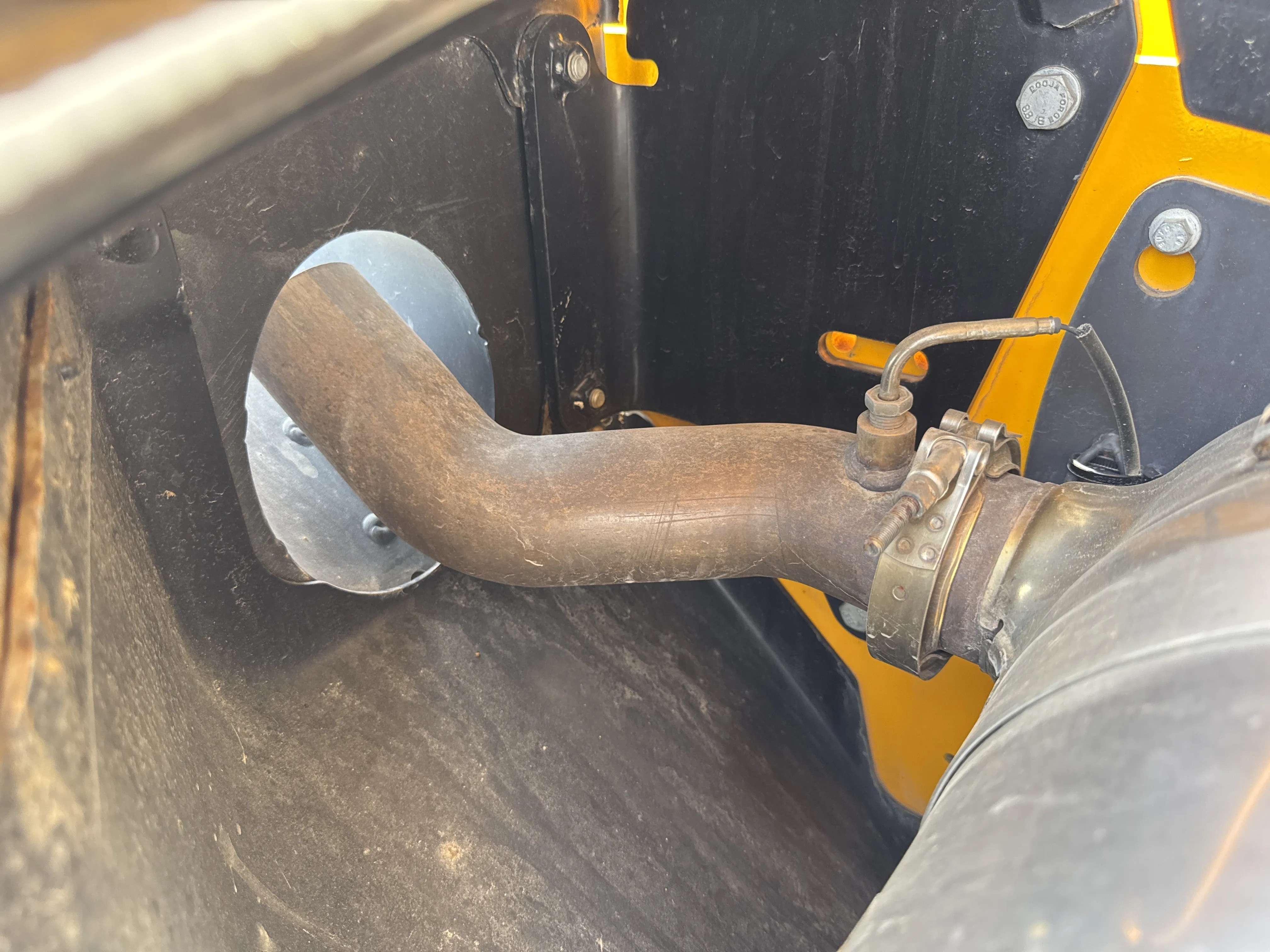 THM-002-JCB-540-170-telehandler-inspection-engine-exhaust-system-3