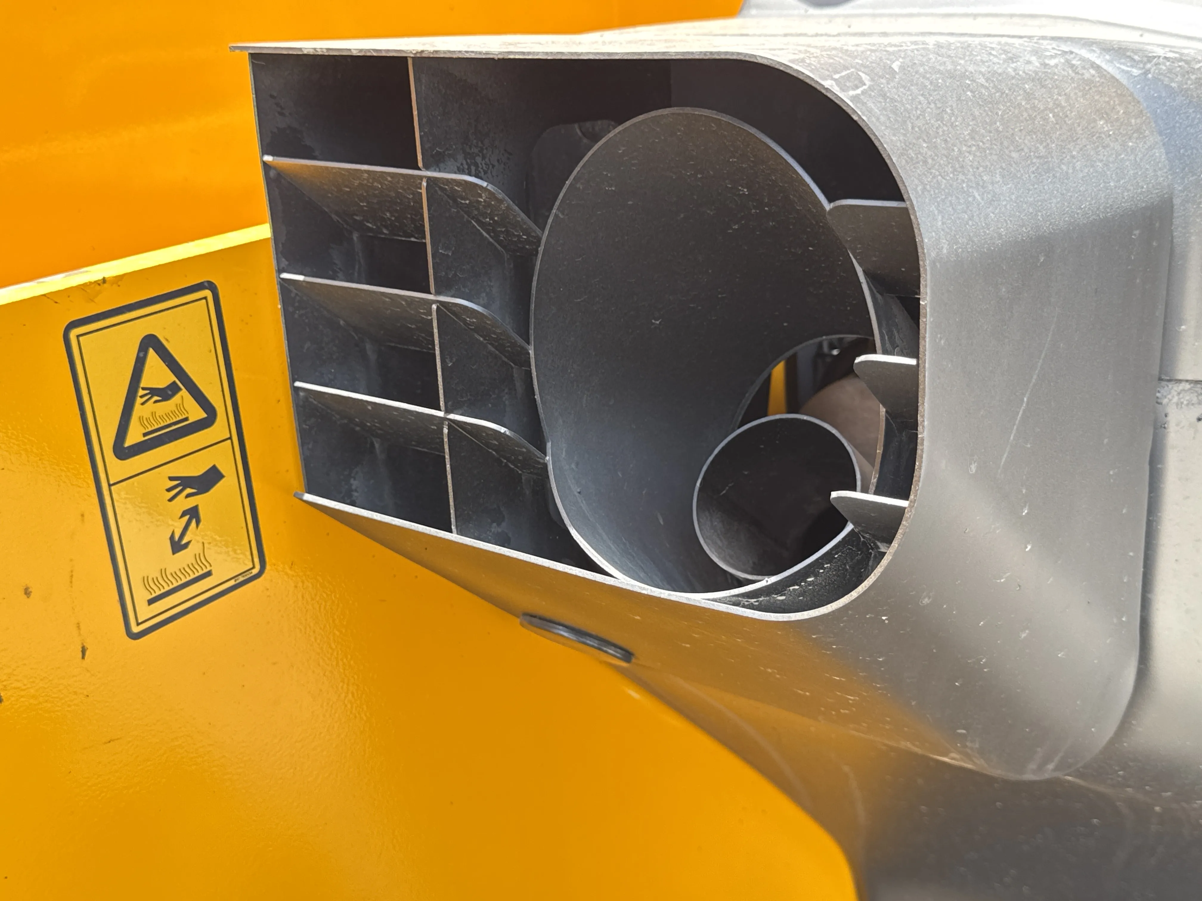 THM-002-JCB-540-170-telehandler-inspection-engine-exhaust-system-4